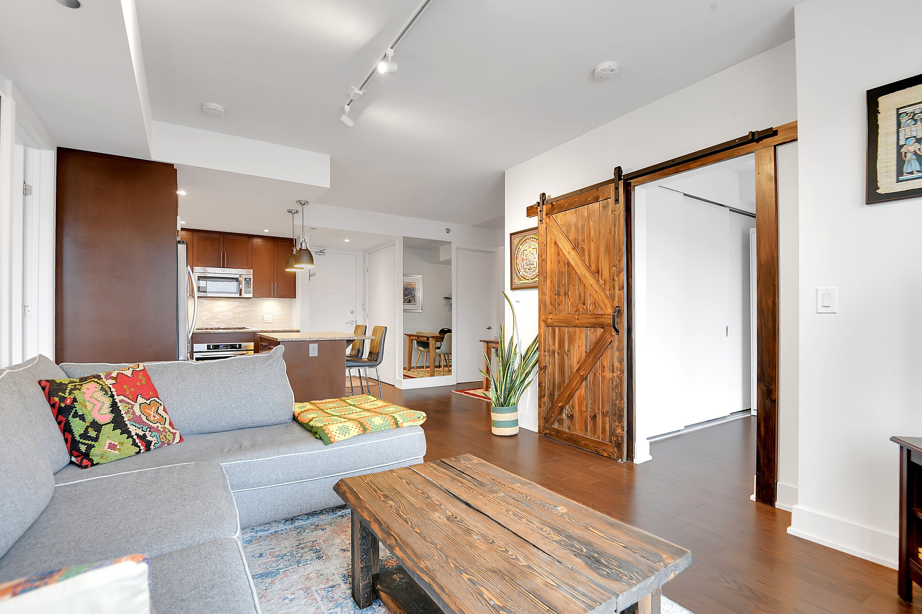  The Kavanaugh - 2 Bed + Den - 物件實景
