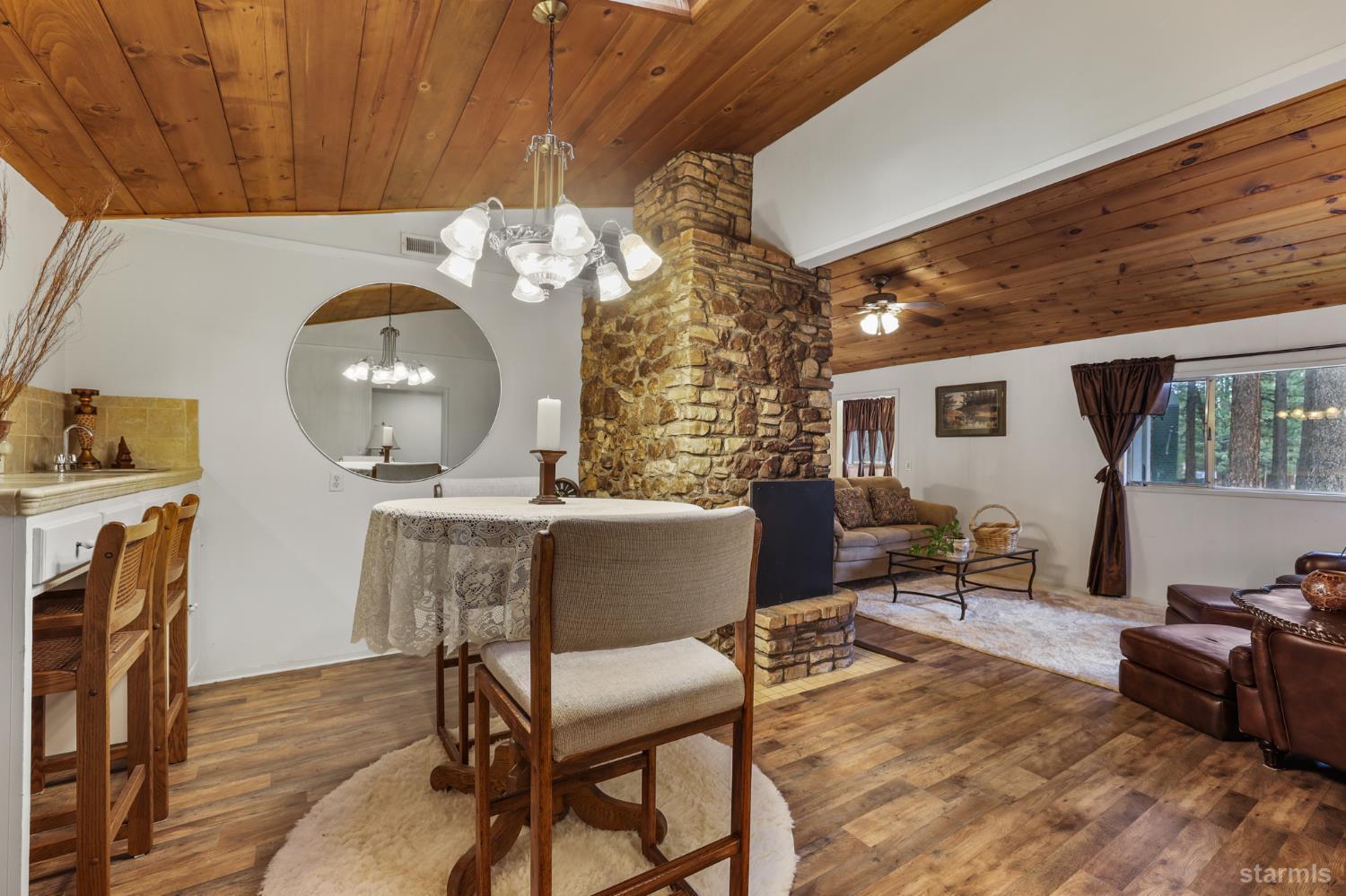 South Lake Tahoe, California, 96150, United States, 3 Bedrooms Bedrooms, ,2 BathroomsBathrooms,Residential,For Sale,2003328