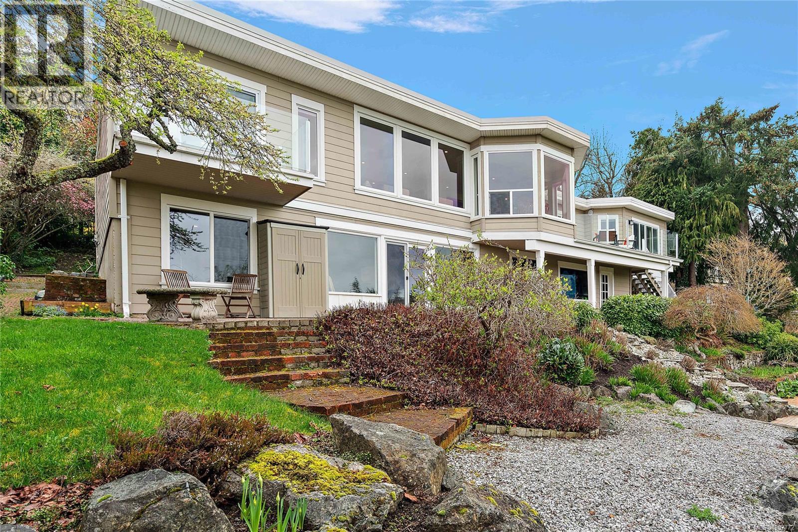 SAANICH, British Columbia, V8Y 2G1, CA, 4 Bedrooms Bedrooms, ,3 BathroomsBathrooms,Residential,For Sale,1906364