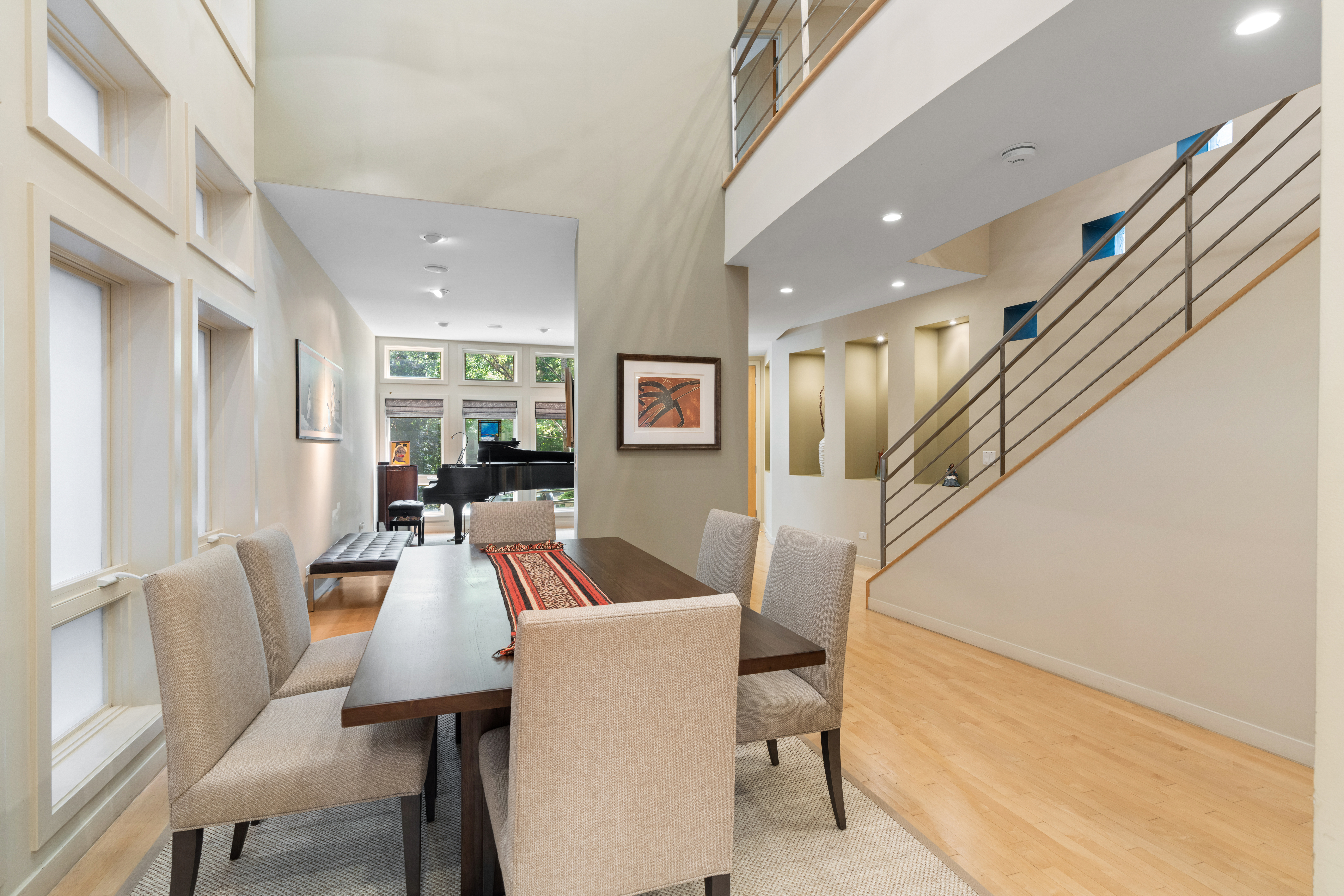  Architecturally Distinctive and Flooded with Natural Light - 物件實景