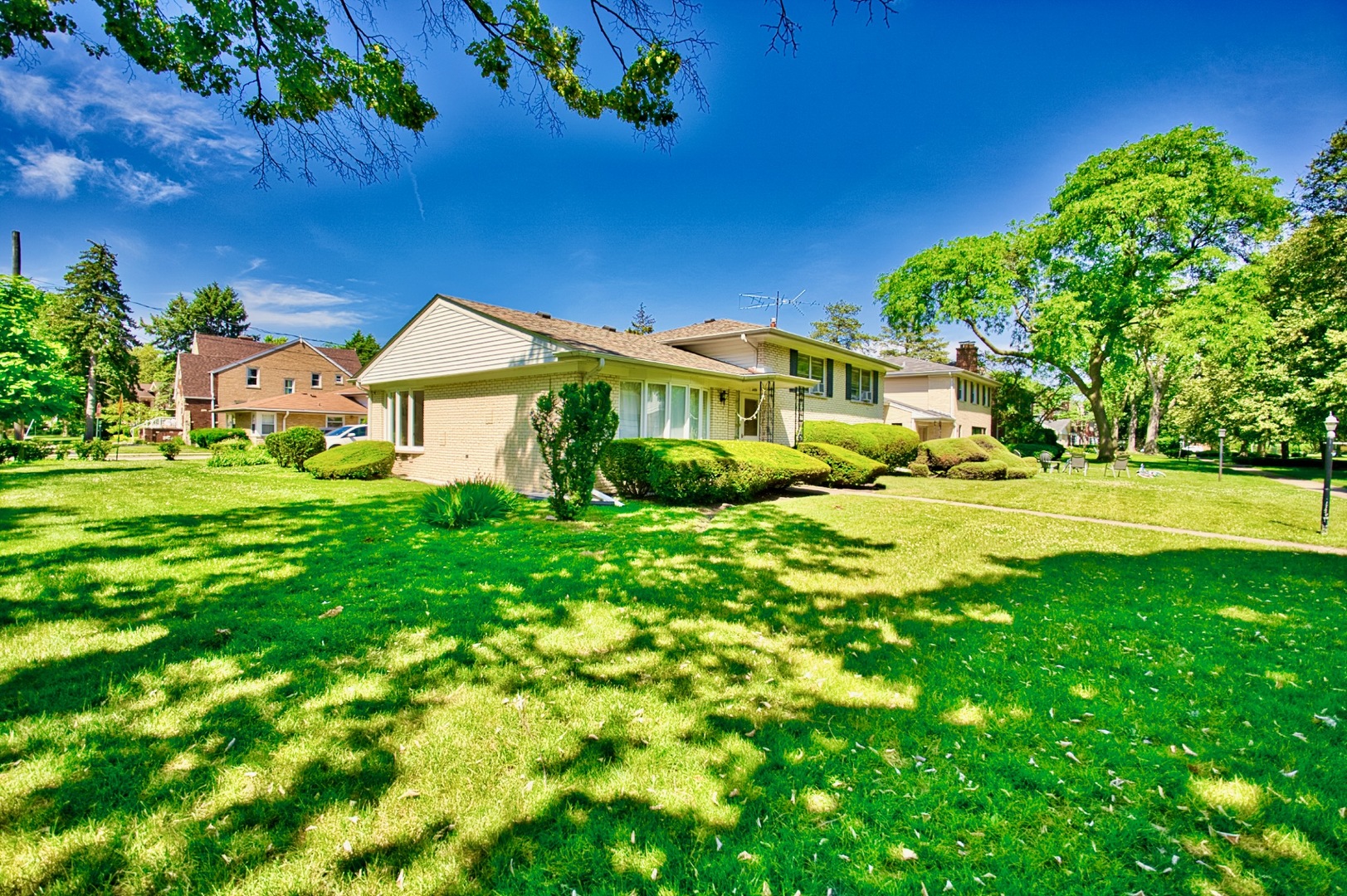 Skokie, Illinois, 60076, United States, 4 Bedrooms Bedrooms, ,3 BathroomsBathrooms,Residential,For Sale,2010022