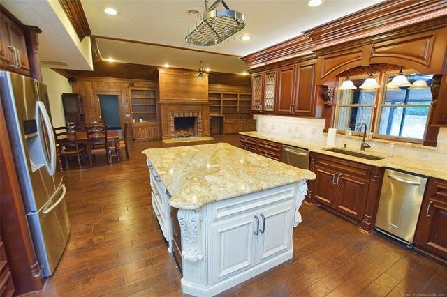 Tahlequah, Oklahoma, 74464, United States, 4 Bedrooms Bedrooms, ,4 BathroomsBathrooms,Residential,For Sale,1975818