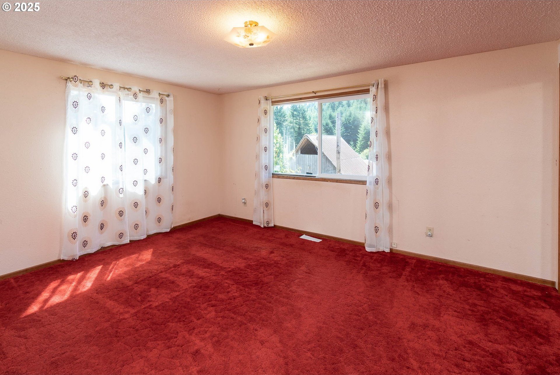 Myrtle Point, Oregon, 97458, United States, 3 Bedrooms Bedrooms, ,3 BathroomsBathrooms,Residential,For Sale,1975614