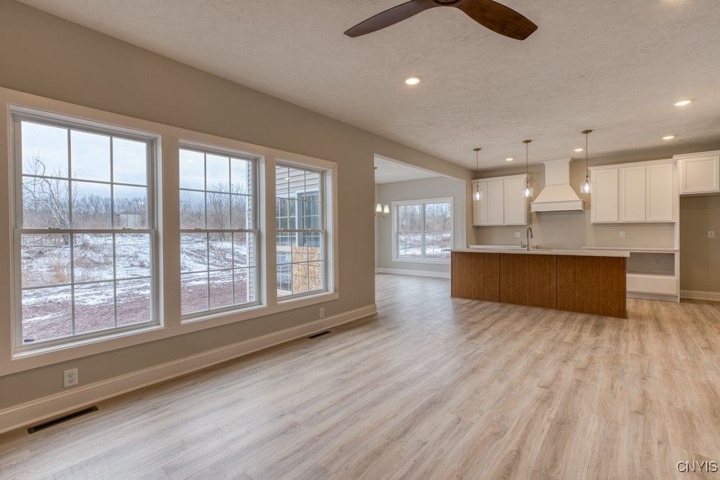Baldwinsville, New York, 13027, United States, 4 Bedrooms Bedrooms, ,3 BathroomsBathrooms,Residential,For Sale,1906814