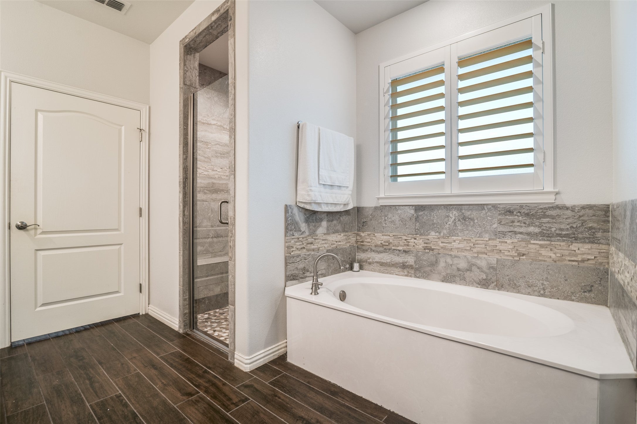 Oak Ridge, Texas, 75142, United States, 3 Bedrooms Bedrooms, ,3 BathroomsBathrooms,Residential,For Sale,1976084