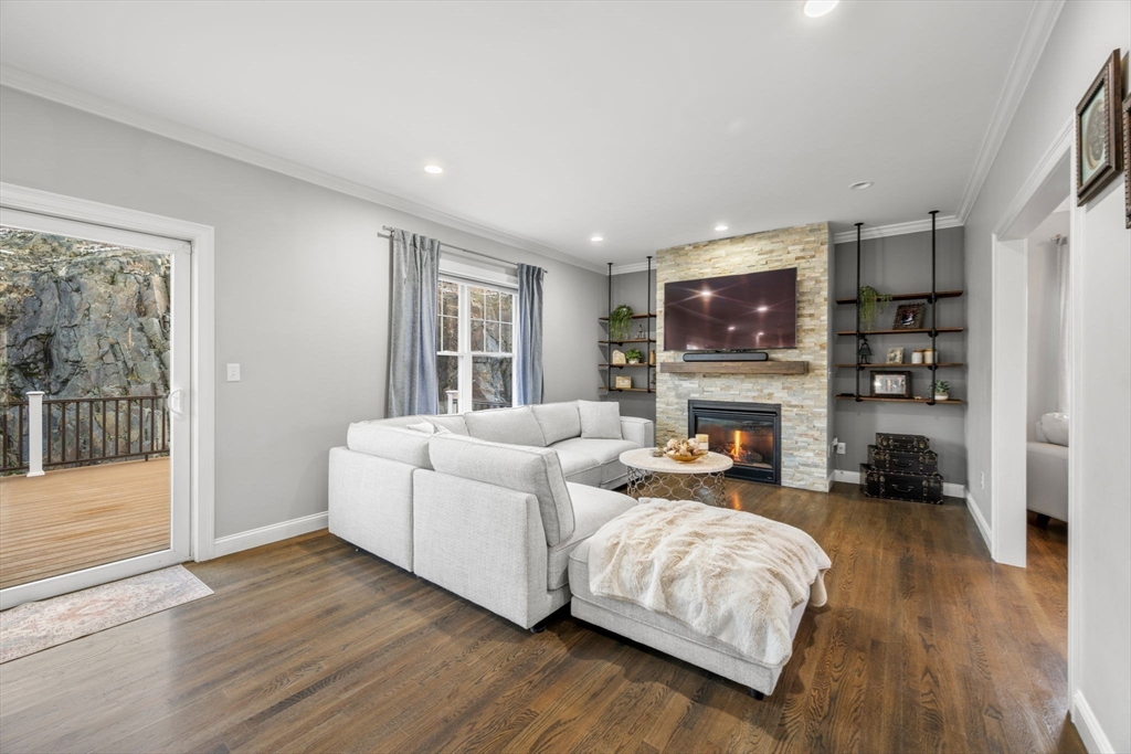 Salem, Massachusetts, 01970, United States, 4 Bedrooms Bedrooms, ,3 BathroomsBathrooms,Residential,For Sale,2002107