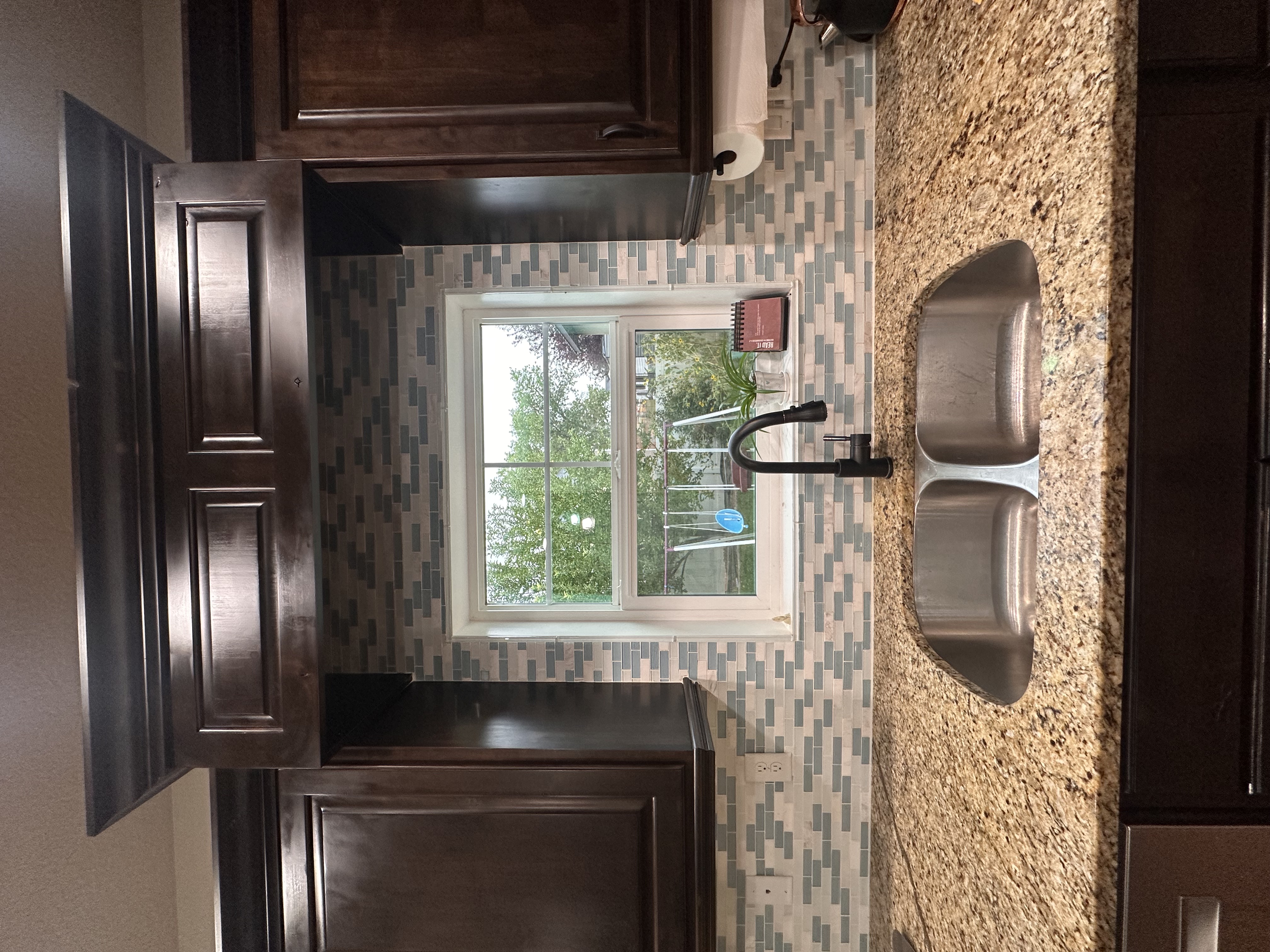 Roosevelt, Utah, 84066, United States, 6 Bedrooms Bedrooms, ,3 BathroomsBathrooms,Residential,For Sale,1976583