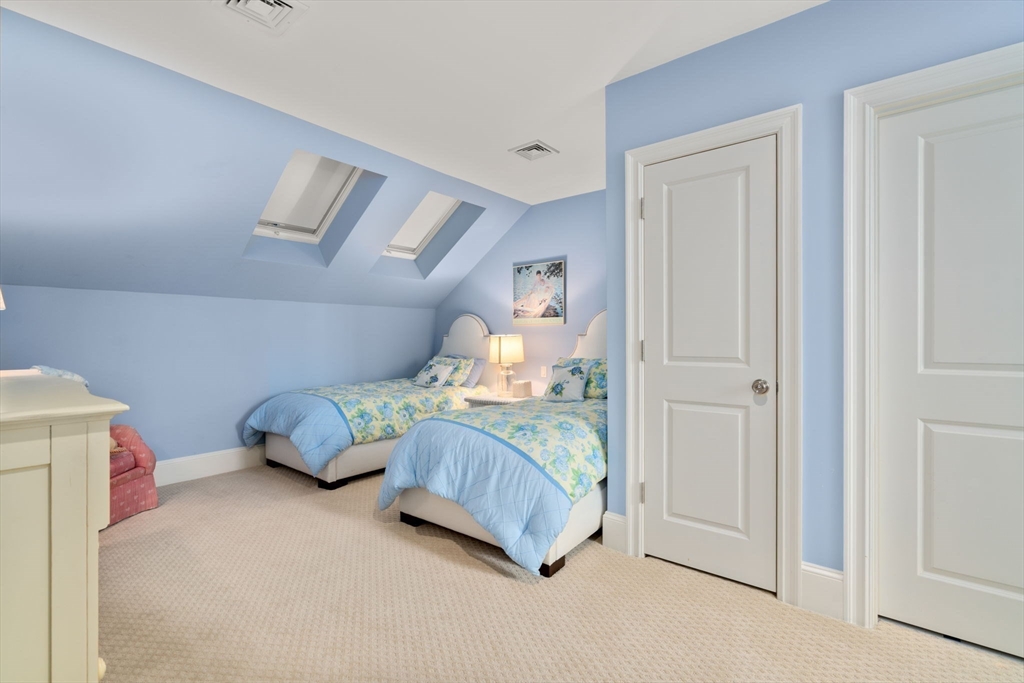 Weston, Massachusetts, 02493, United States, 3 Bedrooms Bedrooms, ,5 BathroomsBathrooms,Residential,For Sale,1941608