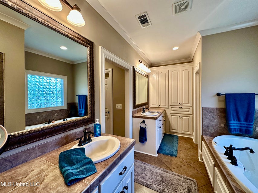 Clinton, Mississippi, 39056, United States, 4 Bedrooms Bedrooms, ,3 BathroomsBathrooms,Residential,For Sale,1998681