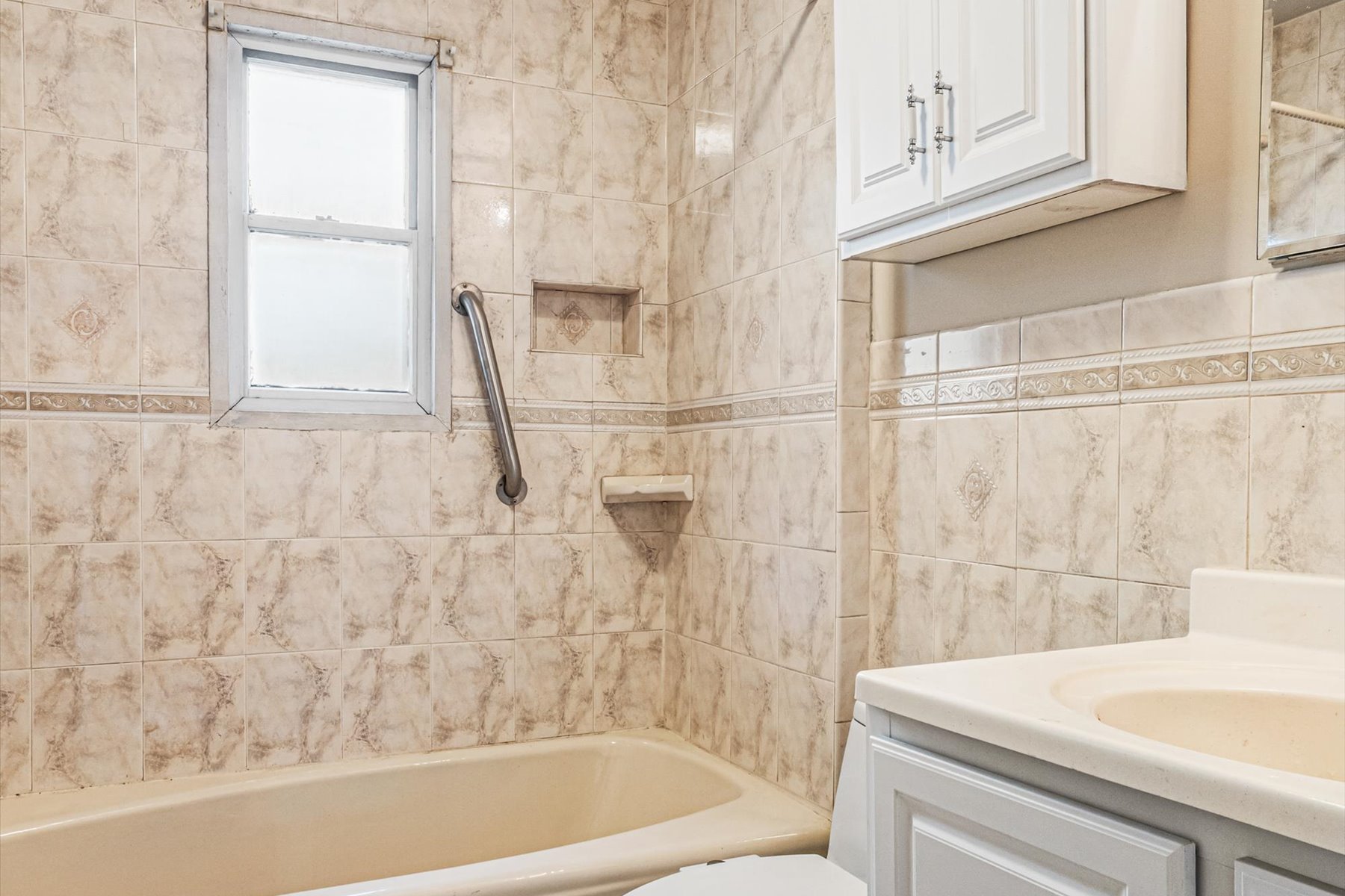  90-43 70th Drive, Forest Hills, NY, 11375 - 物件實景
