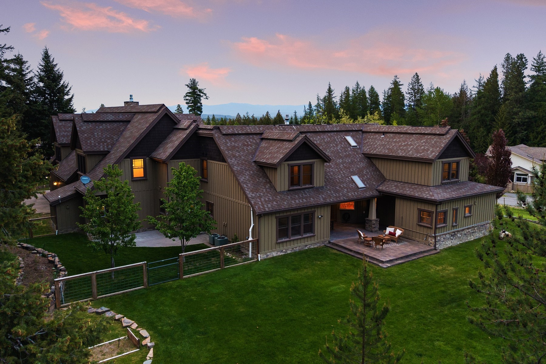  Custom Northwest Masterpiece - 物件實景