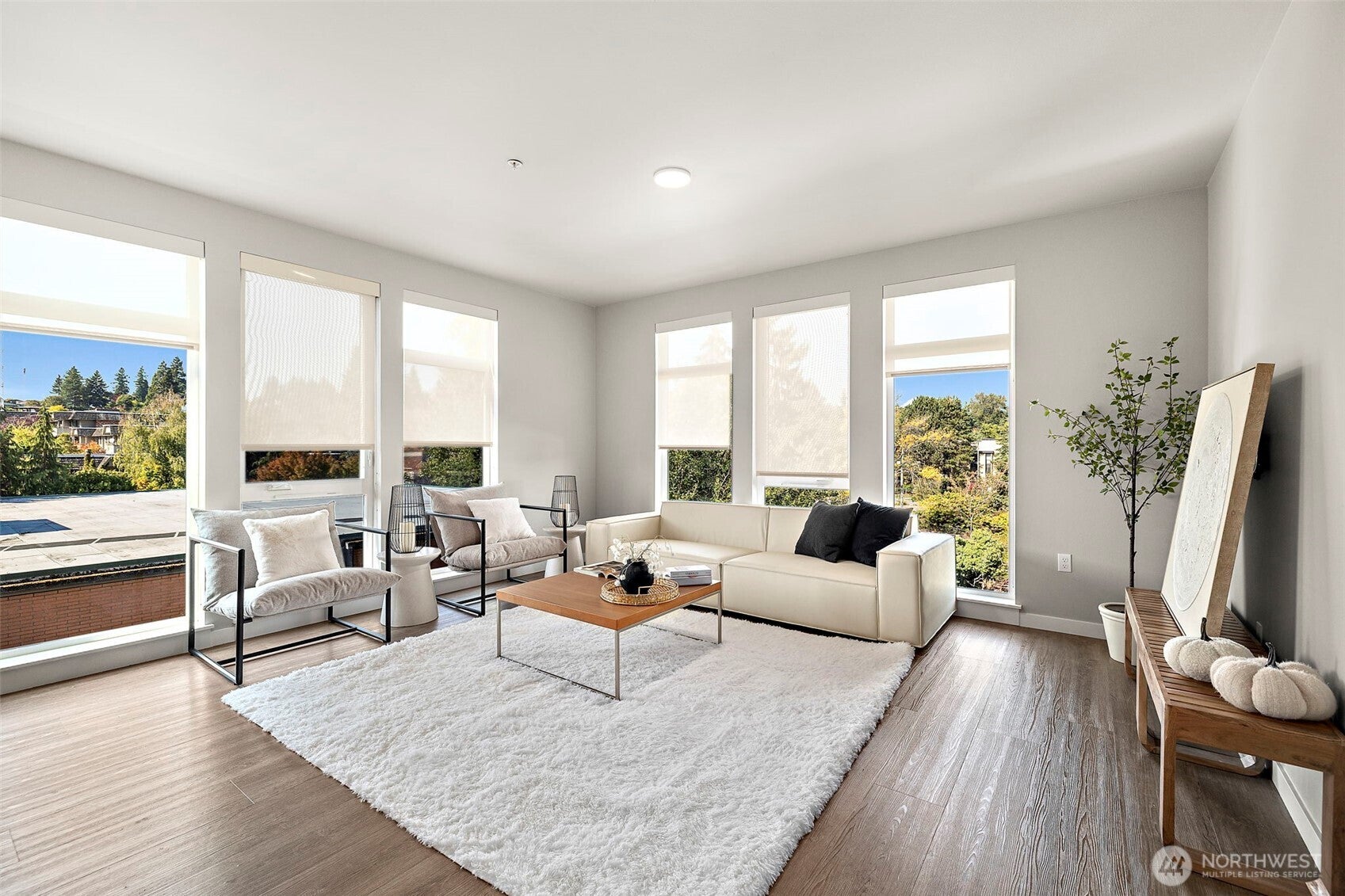 Bellevue, Washington, 98004, United States, 2 Bedrooms Bedrooms, ,1 BathroomBathrooms,Residential,For Sale,1975057