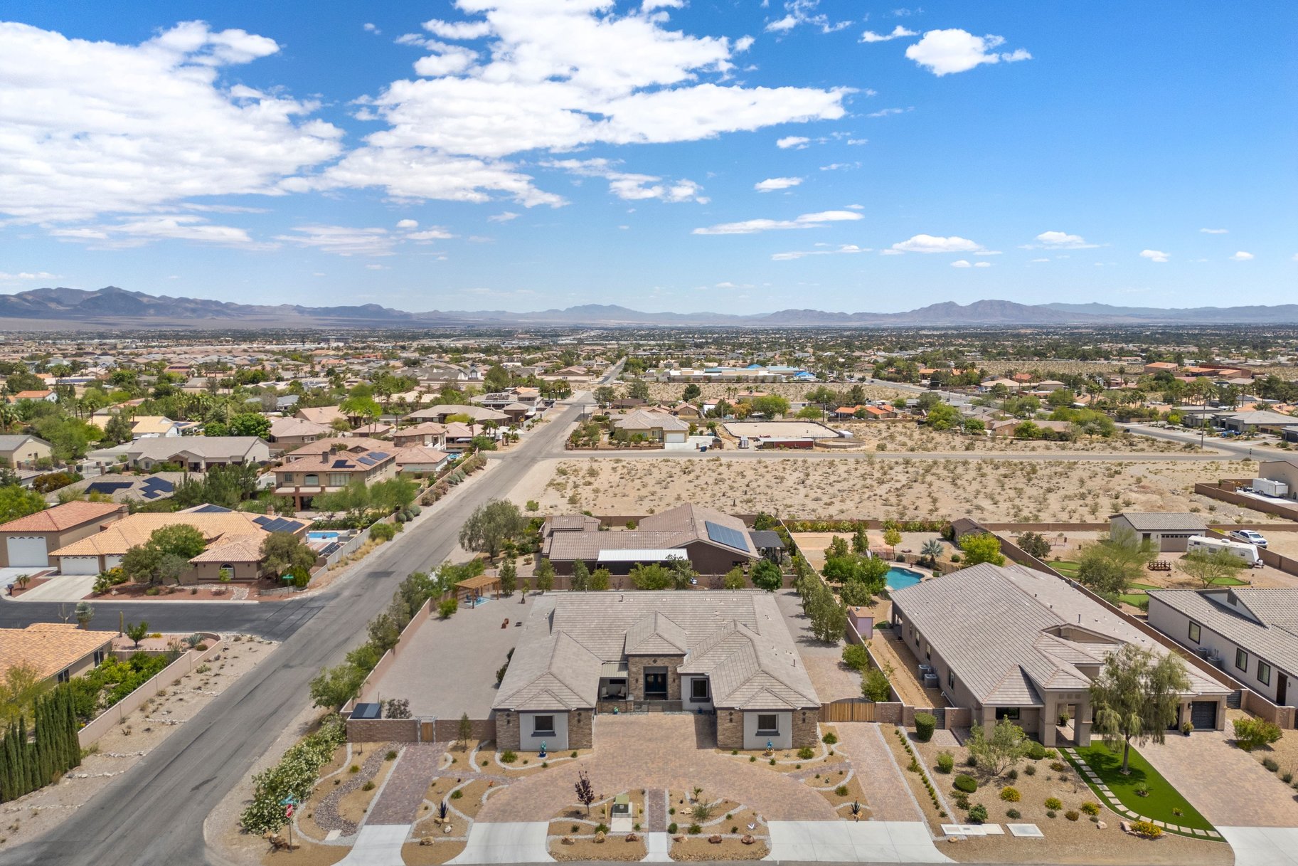  Over Half-Acre Lot Estate with No HOA & Endless Flexibility - 物件實景