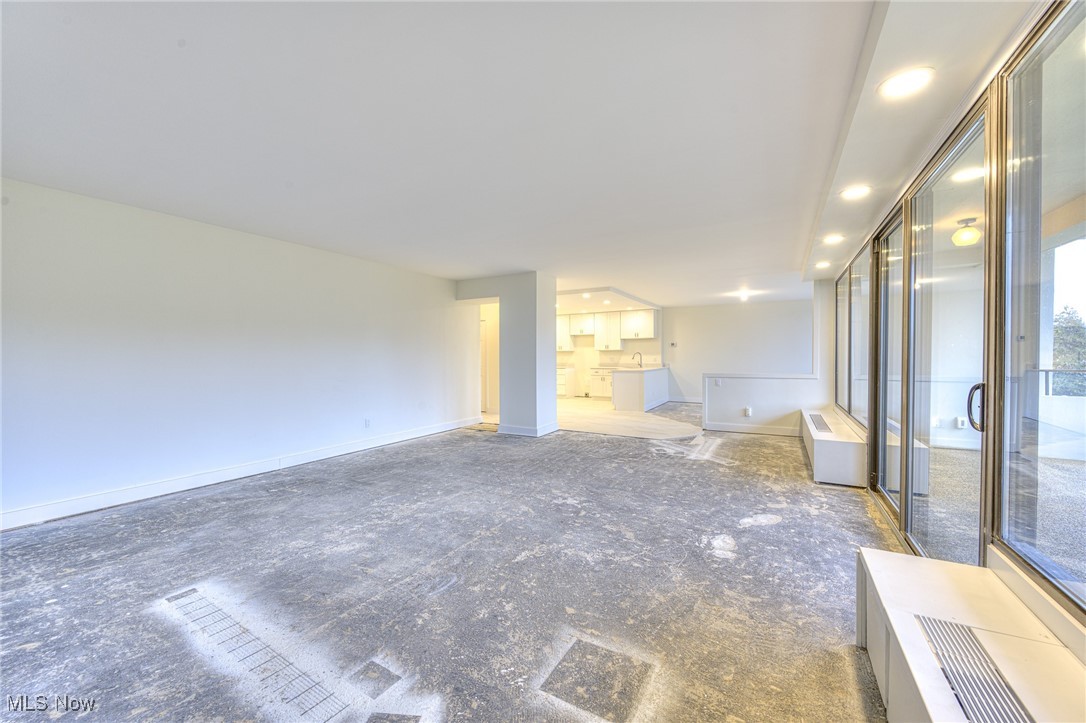 Bratenahl, Ohio, 44108, United States, 2 Bedrooms Bedrooms, ,3 BathroomsBathrooms,Residential,For Sale,1987332