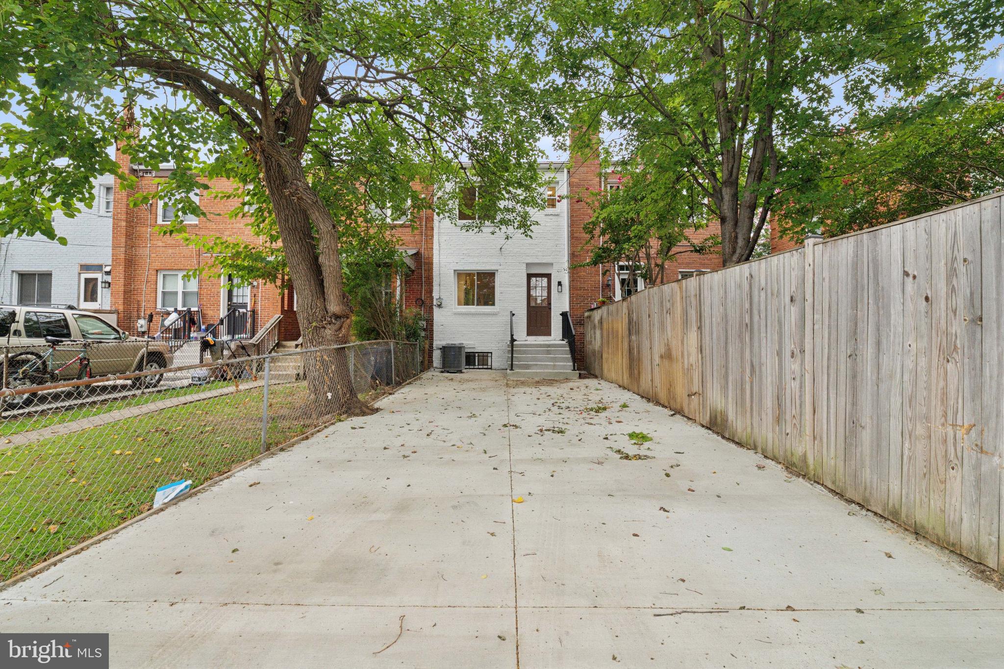 Alexandria, Virginia, 22305, United States, 2 Bedrooms Bedrooms, ,2 BathroomsBathrooms,Residential,For Sale,1944673