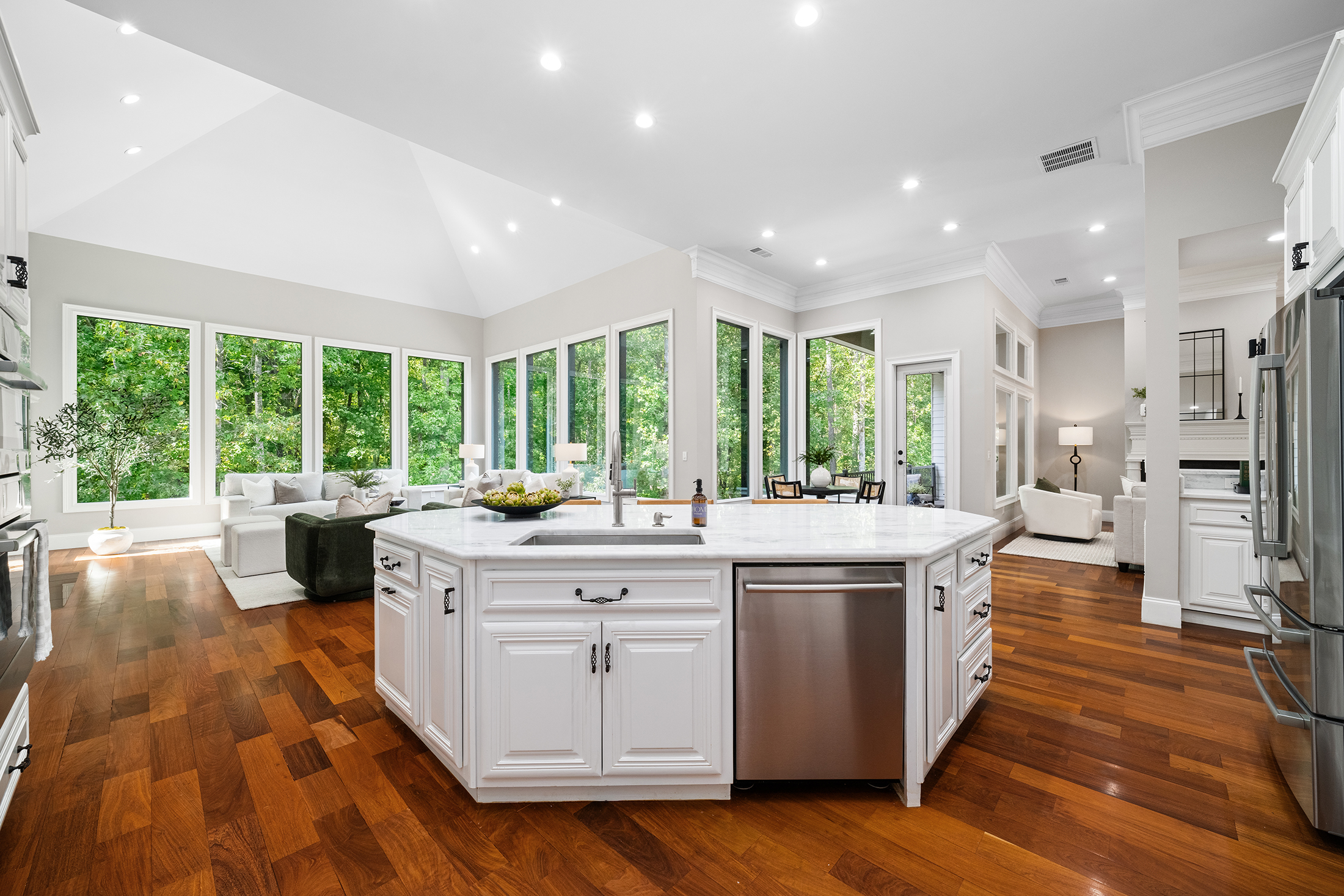 A Custom Residence Designed with an Impressive Sense of Volume - 物件實景