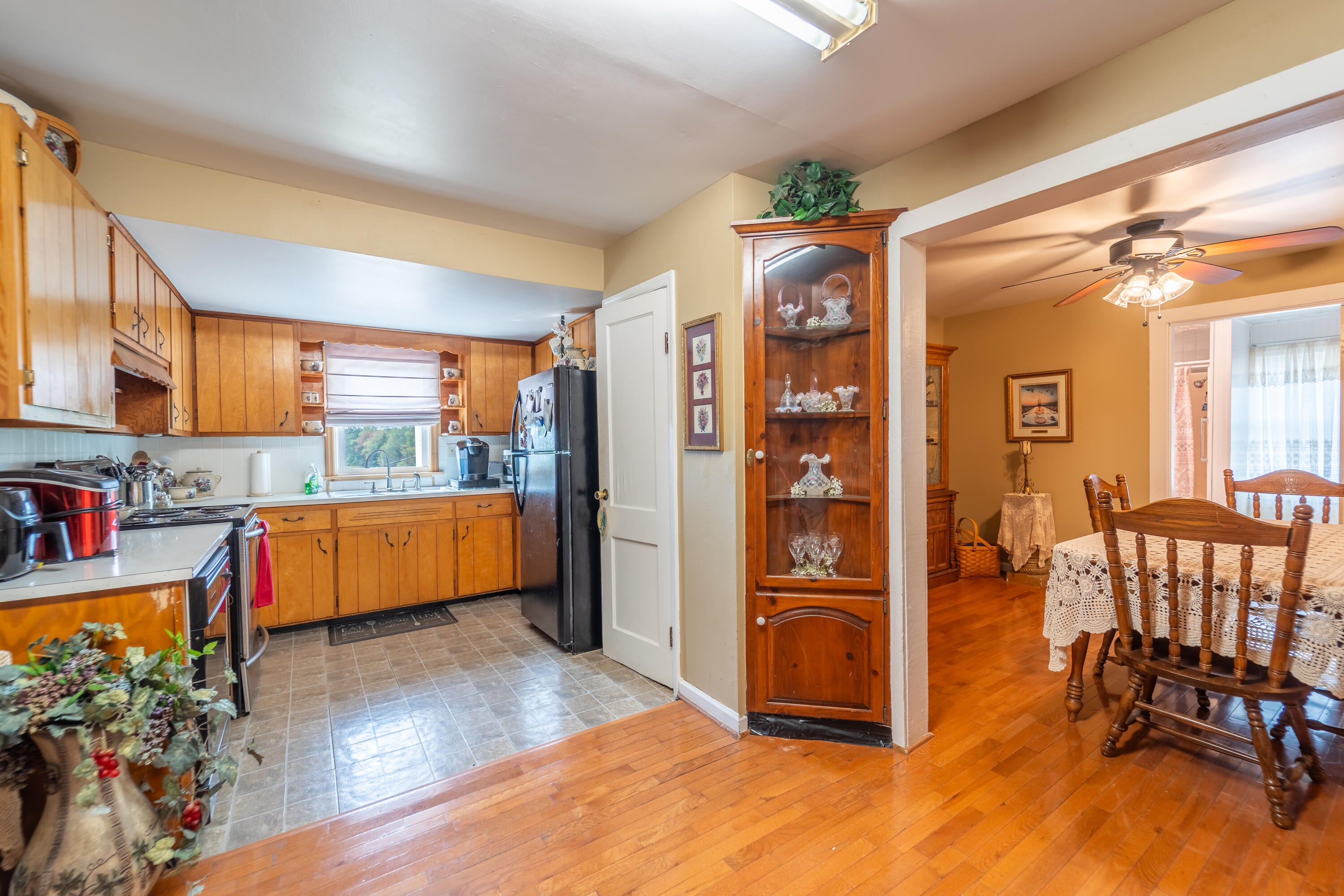 McKee, Kentucky, 40447, United States, 4 Bedrooms Bedrooms, ,2 BathroomsBathrooms,Residential,For Sale,1981490