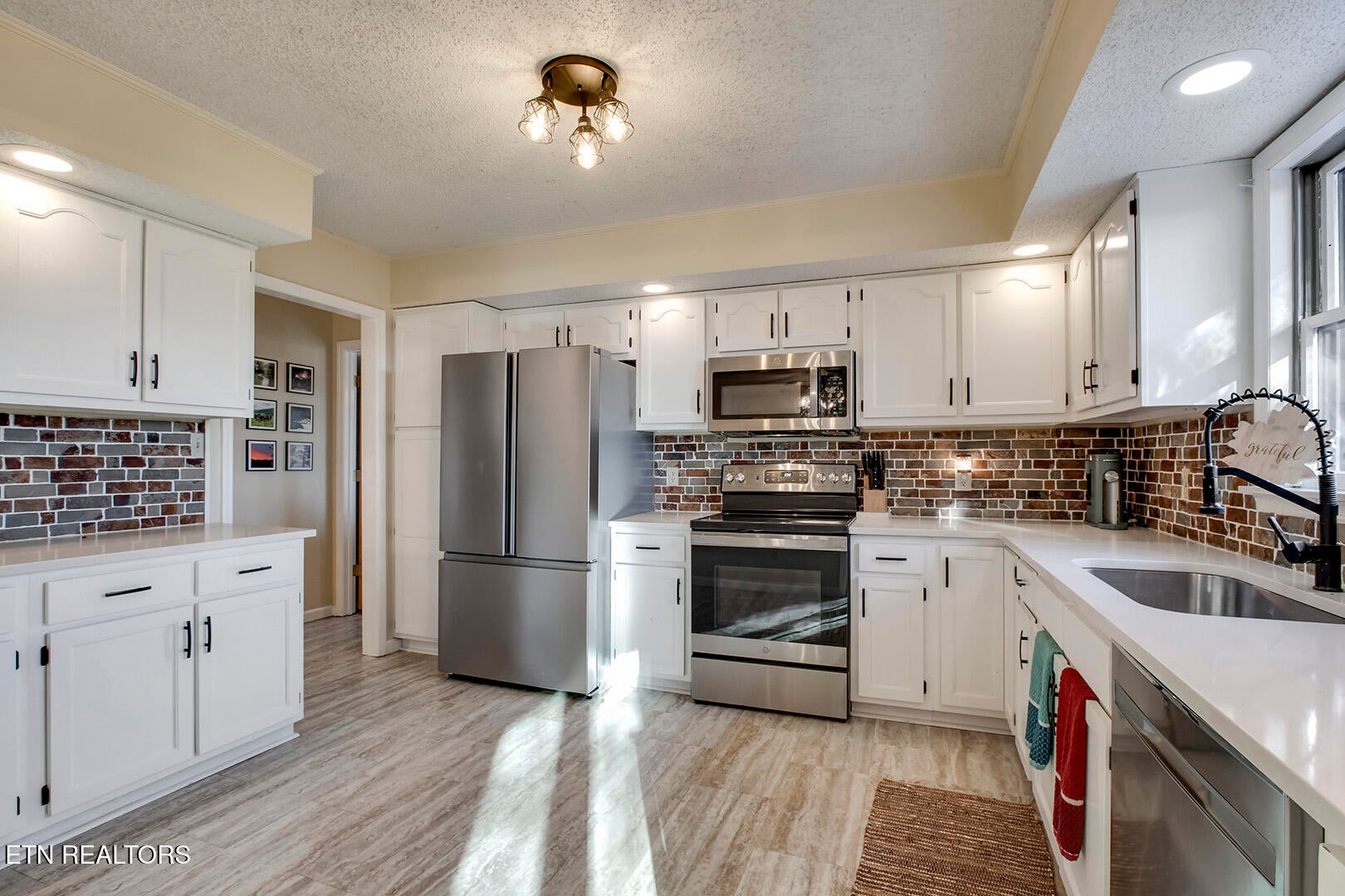 Loudon, Tennessee, 37774, United States, 3 Bedrooms Bedrooms, ,3 BathroomsBathrooms,Residential,For Sale,2013606