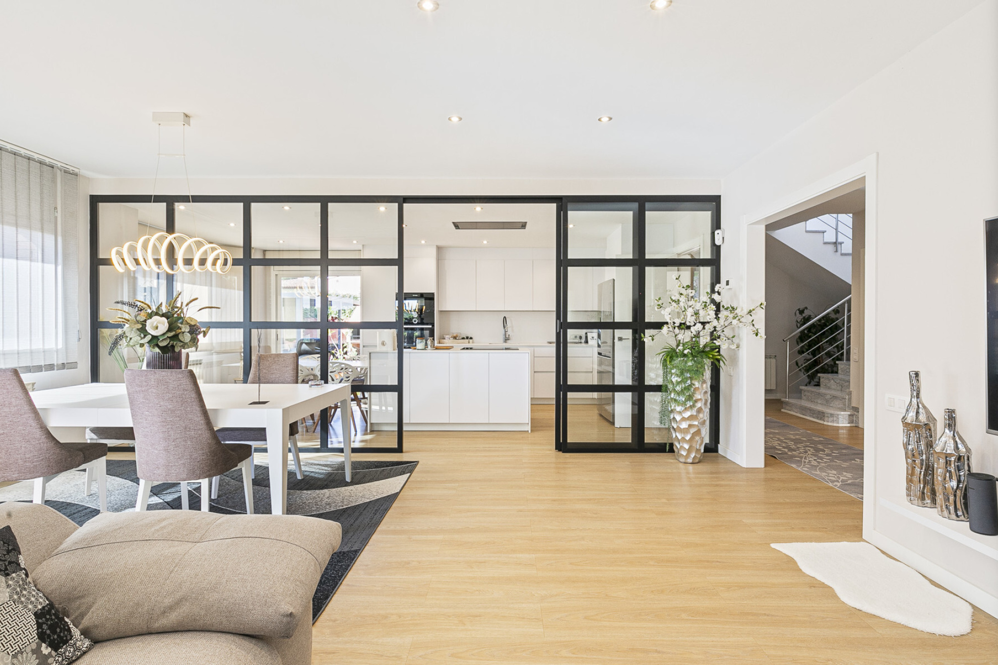  Exclusive one-story property with large garden and swimming pool - 物件實景