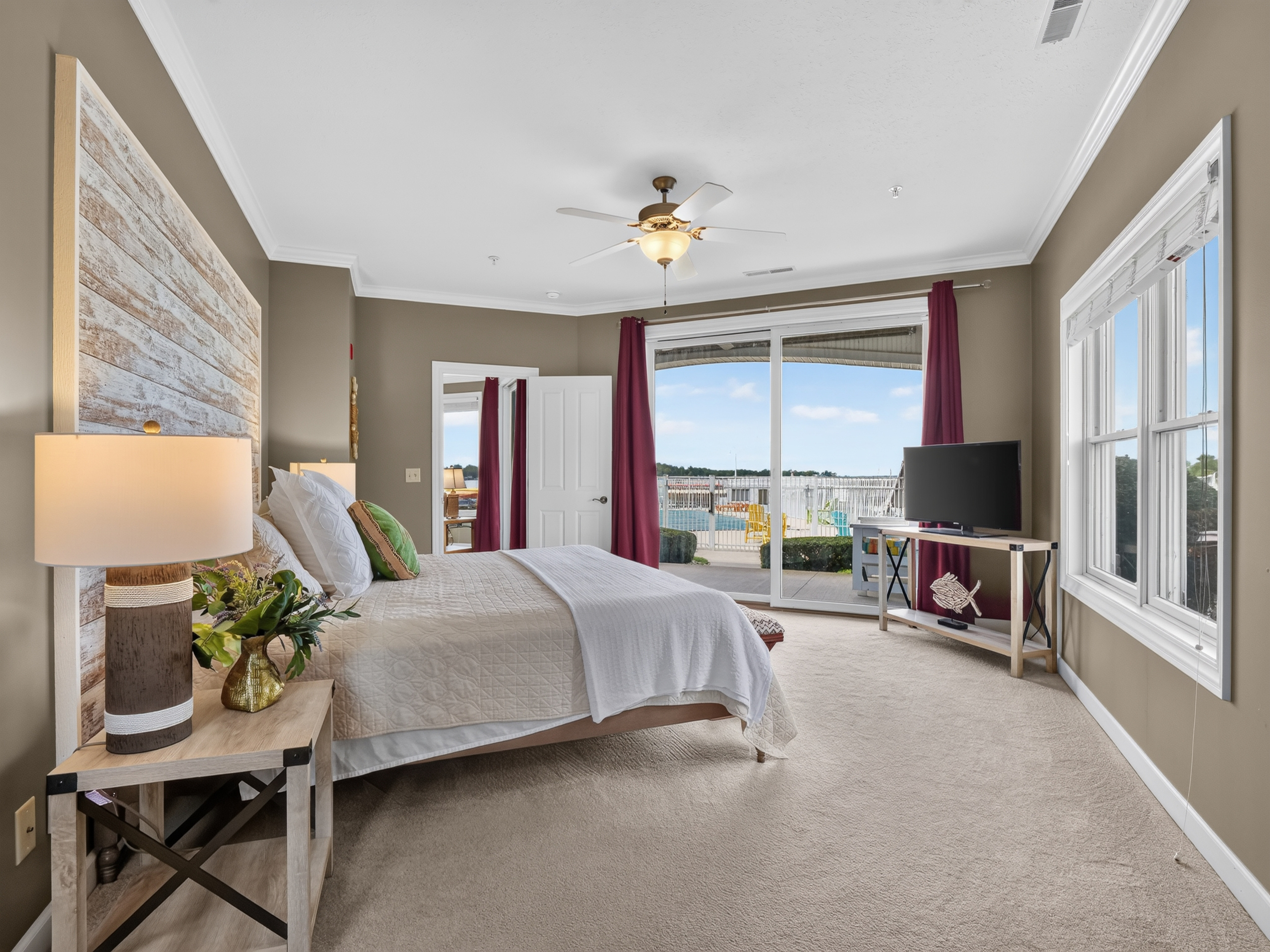  Ground Floor Condo with Sunset Lake Views - 物件實景