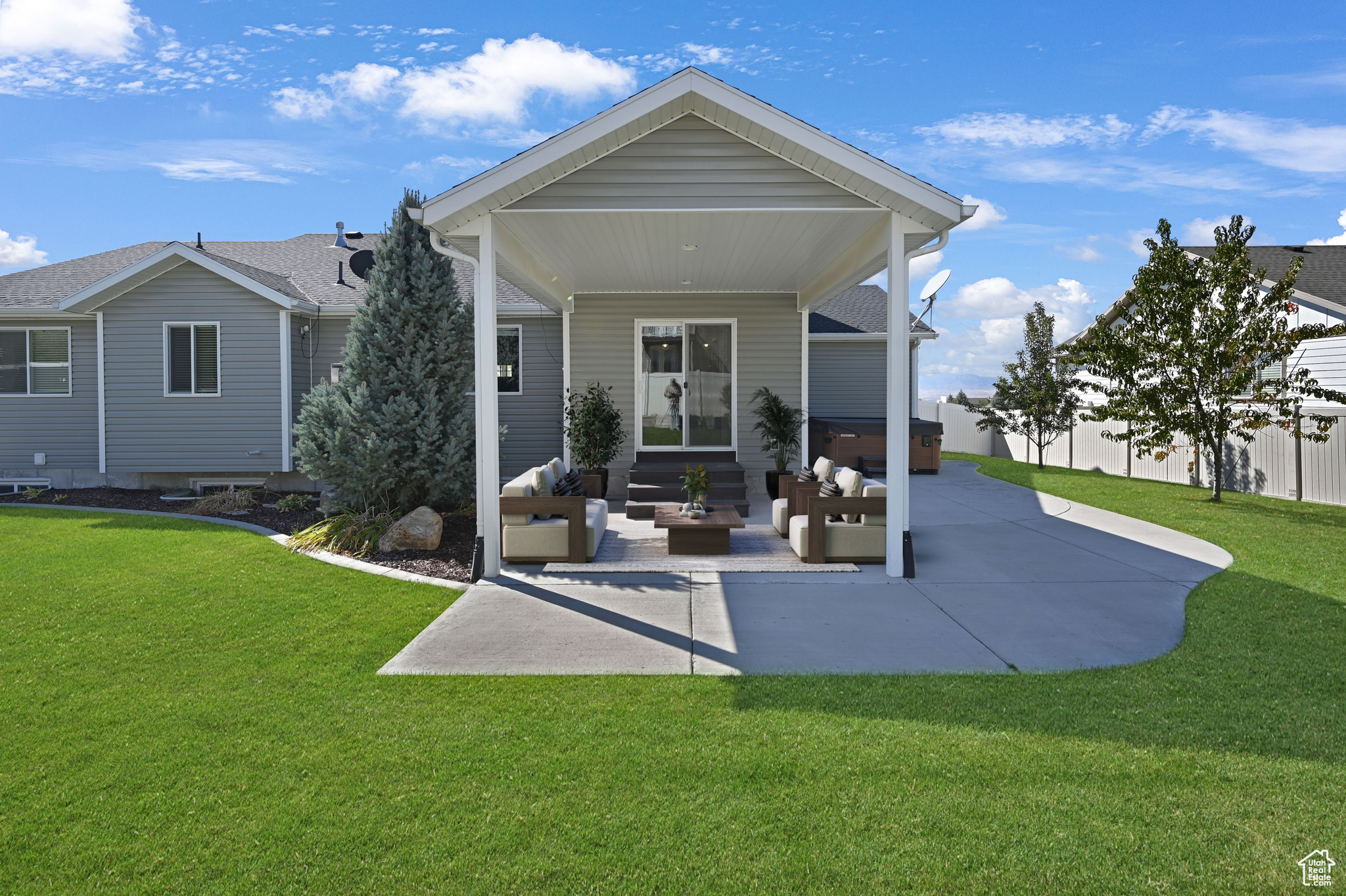 Richmond, Utah, 84333, United States, 2 Bedrooms Bedrooms, ,3 BathroomsBathrooms,Residential,For Sale,1979865