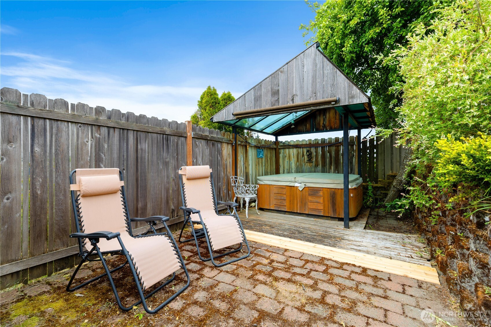 Seattle, Washington, 98126, United States, 4 Bedrooms Bedrooms, ,1 BathroomBathrooms,Residential,For Sale,1810627