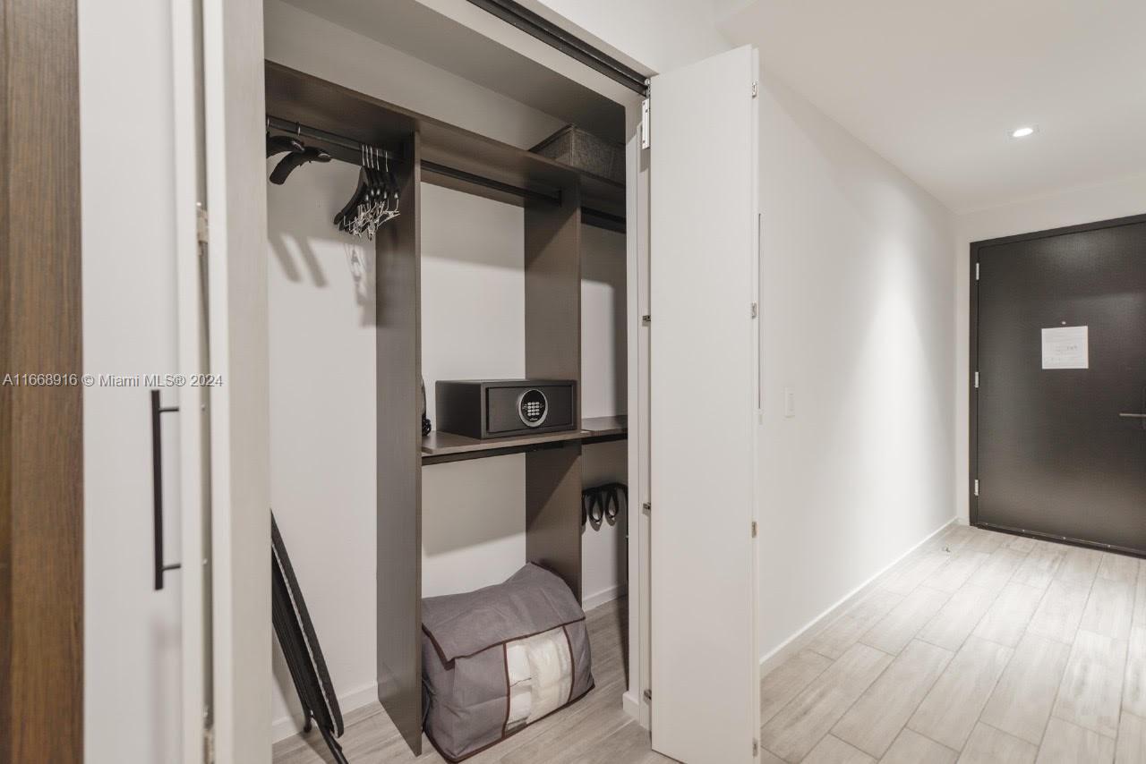 398 NE 5th St Unit 1708, Miami, Florida, 33132, United States, 1 Bedroom Bedrooms, ,1 BathroomBathrooms,Residential,For Sale,398 NE 5th St Unit 1708,1632142