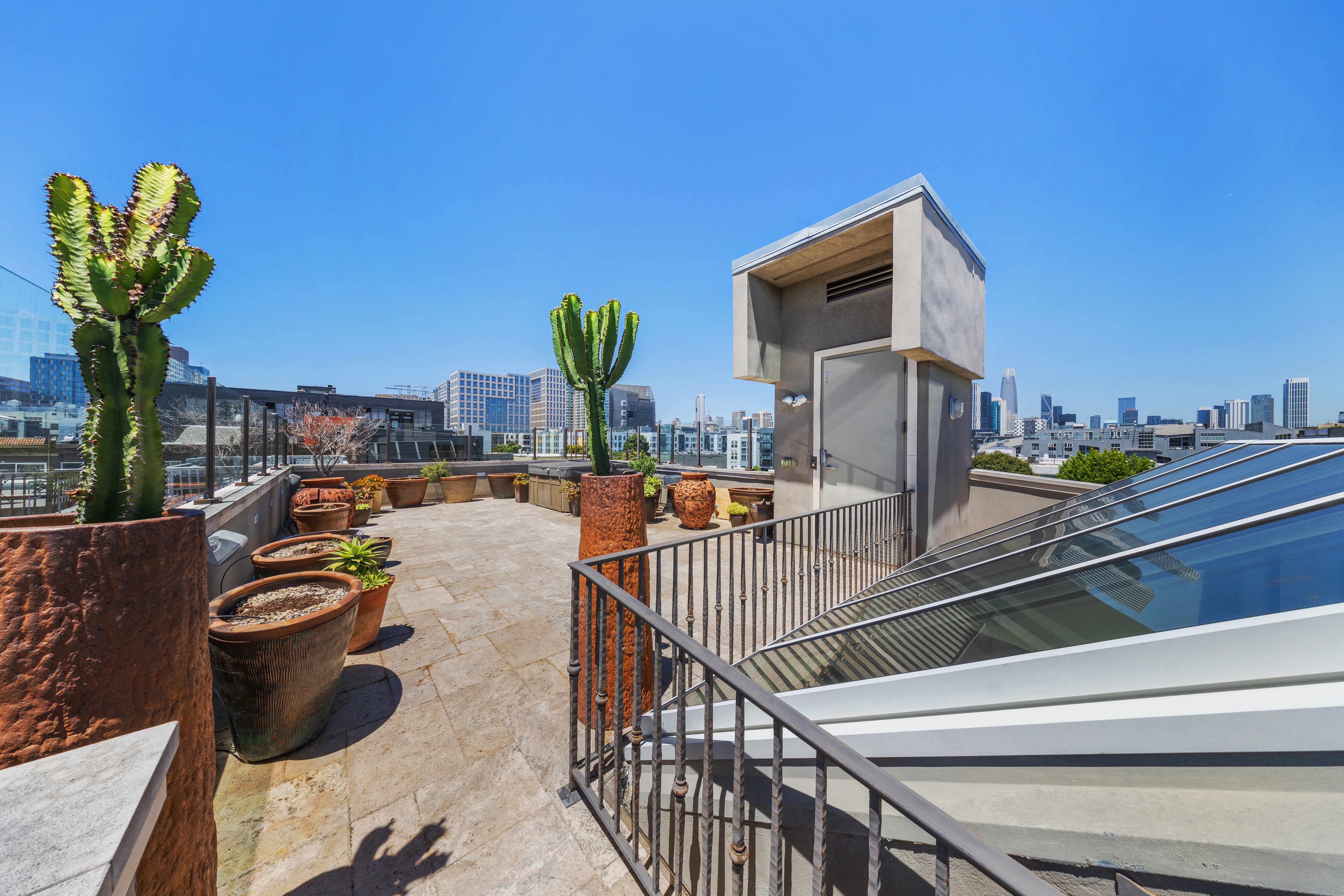  Spectacular Renovated SOMA Home with Rare Museum-Like 7-Car Garage - 物件實景