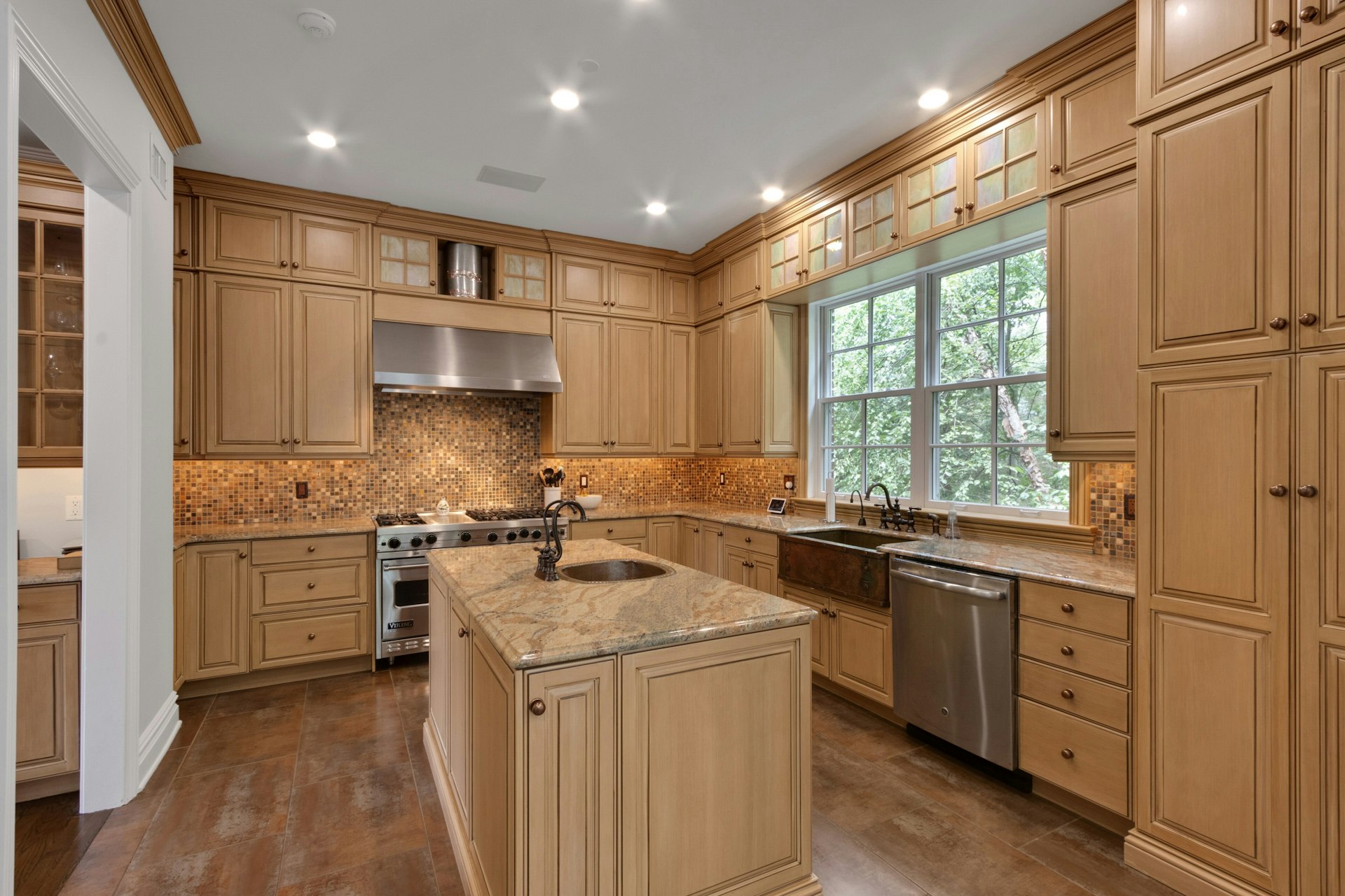  704 Heights Lane, Tenafly, NJ, 07670 - 物件實景