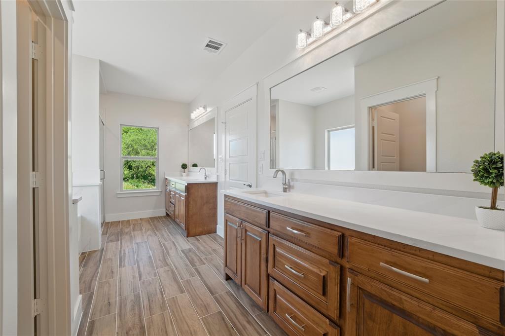 Weatherford, Texas, 76087, United States, 4 Bedrooms Bedrooms, ,3 BathroomsBathrooms,Residential,For Sale,1888737