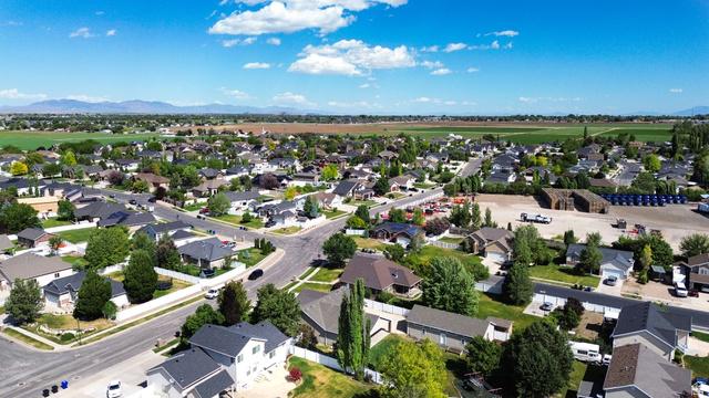 Syracuse, Utah, 84075, United States, 4 Bedrooms Bedrooms, ,3 BathroomsBathrooms,Residential,For Sale,2048883