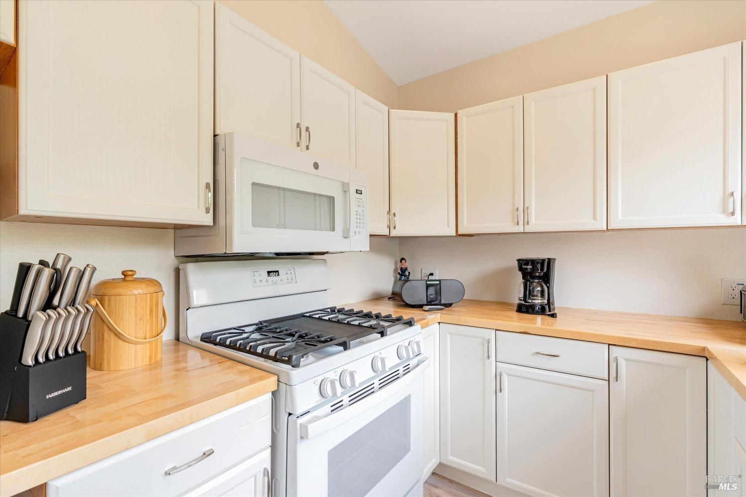 Graton, California, 95444, United States, 5 Bedrooms Bedrooms, ,3 BathroomsBathrooms,Residential,For Sale,1794474