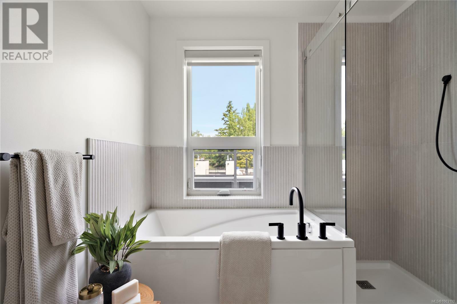 ESQUIMALT, British Columbia, V9A 6A1, CA, 2 Bedrooms Bedrooms, ,3 BathroomsBathrooms,Residential,For Sale,1875293