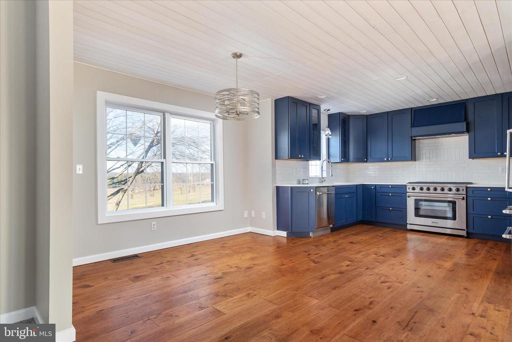 Winchester, Virginia, 22602, United States, 5 Bedrooms Bedrooms, ,5 BathroomsBathrooms,Residential,For Sale,2039774
