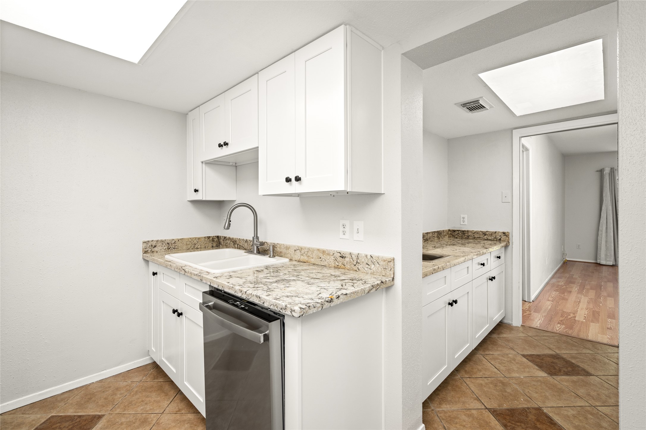  2238 S Piney Point Road #102 - 物件實景