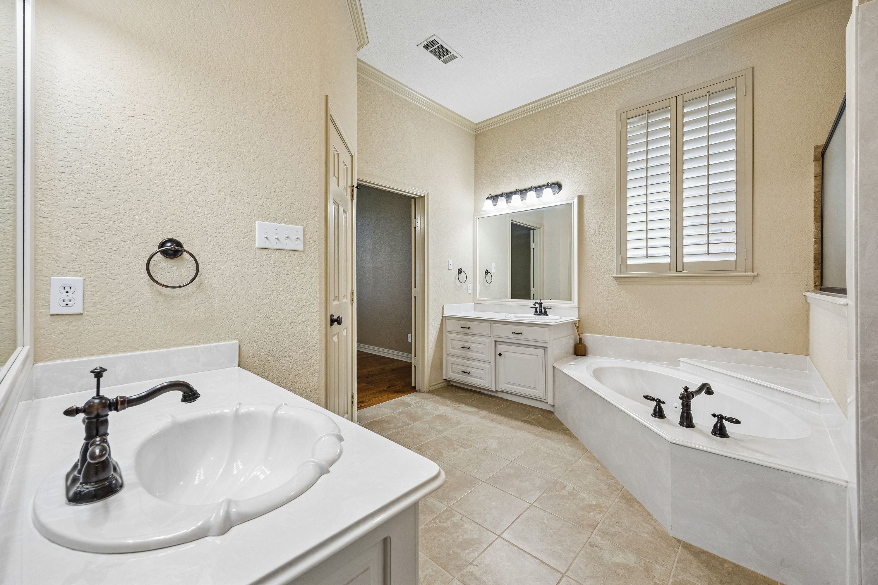  837 Thomas Crossing Drive, Fort Worth, TX, 76028 - 物件實景
