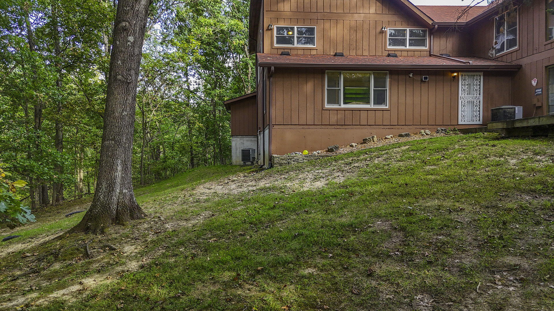 COLUMBIA, Missouri, 65203, United States, 5 Bedrooms Bedrooms, ,3 BathroomsBathrooms,Residential,For Sale,1975322