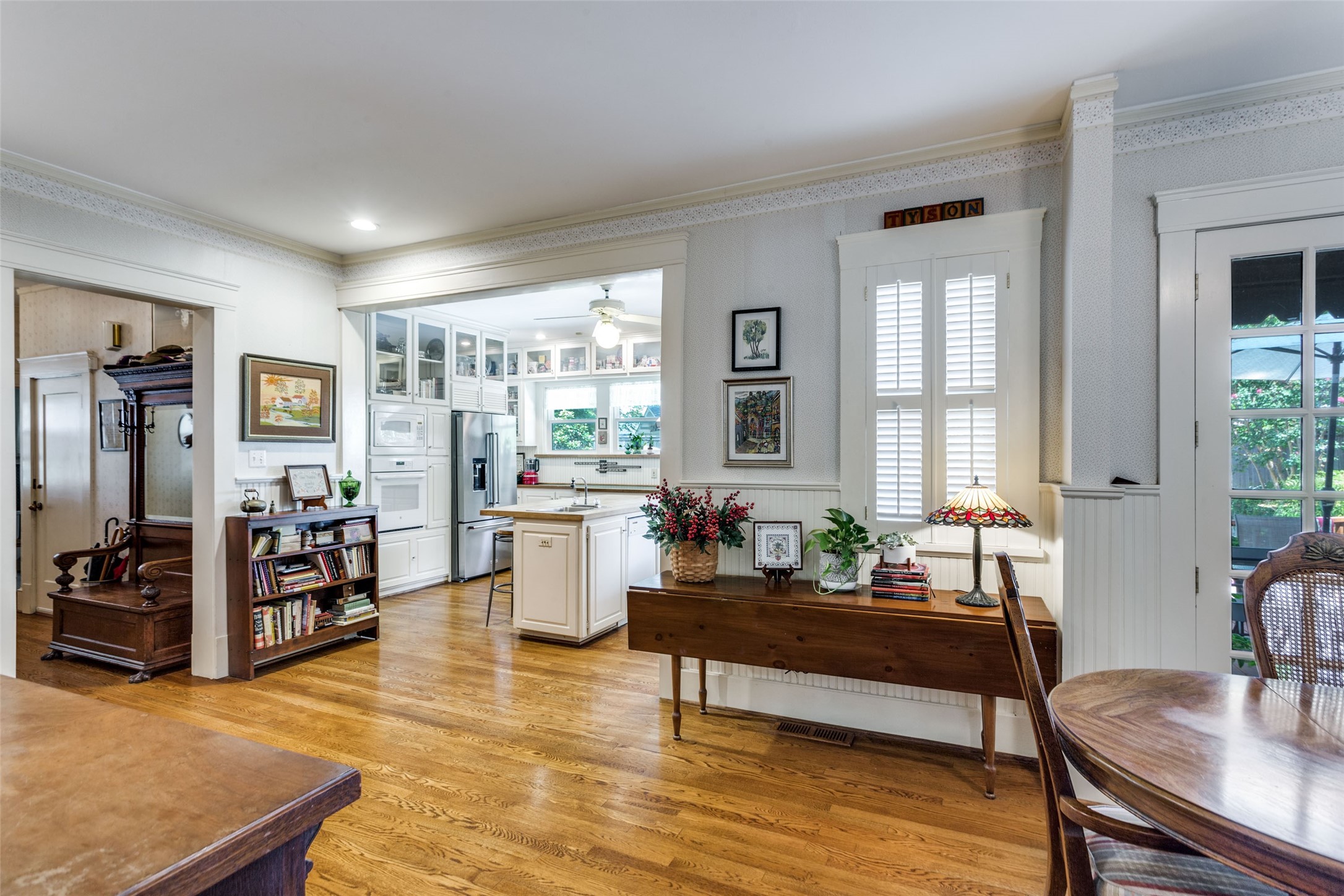 Fort Worth, Texas, 76110, United States, 4 Bedrooms Bedrooms, ,3 BathroomsBathrooms,Residential,For Sale,1940133