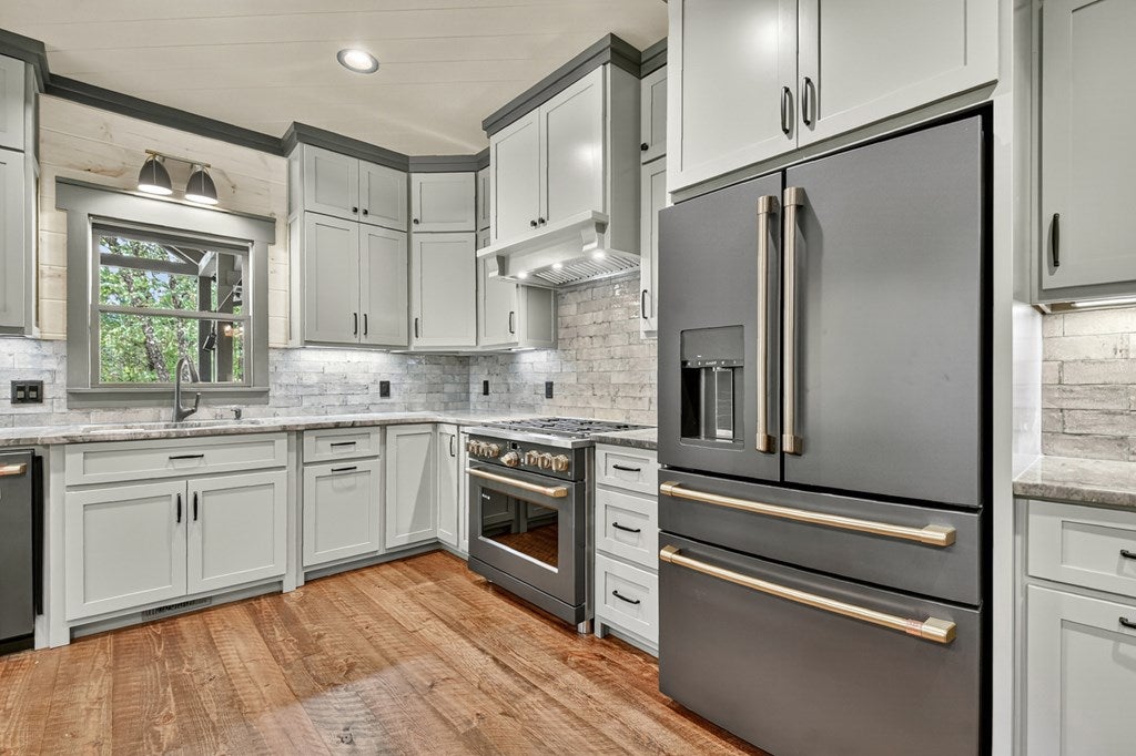 Mineral Bluff, Georgia, 30559, United States, 4 Bedrooms Bedrooms, ,5 BathroomsBathrooms,Residential,For Sale,1986837