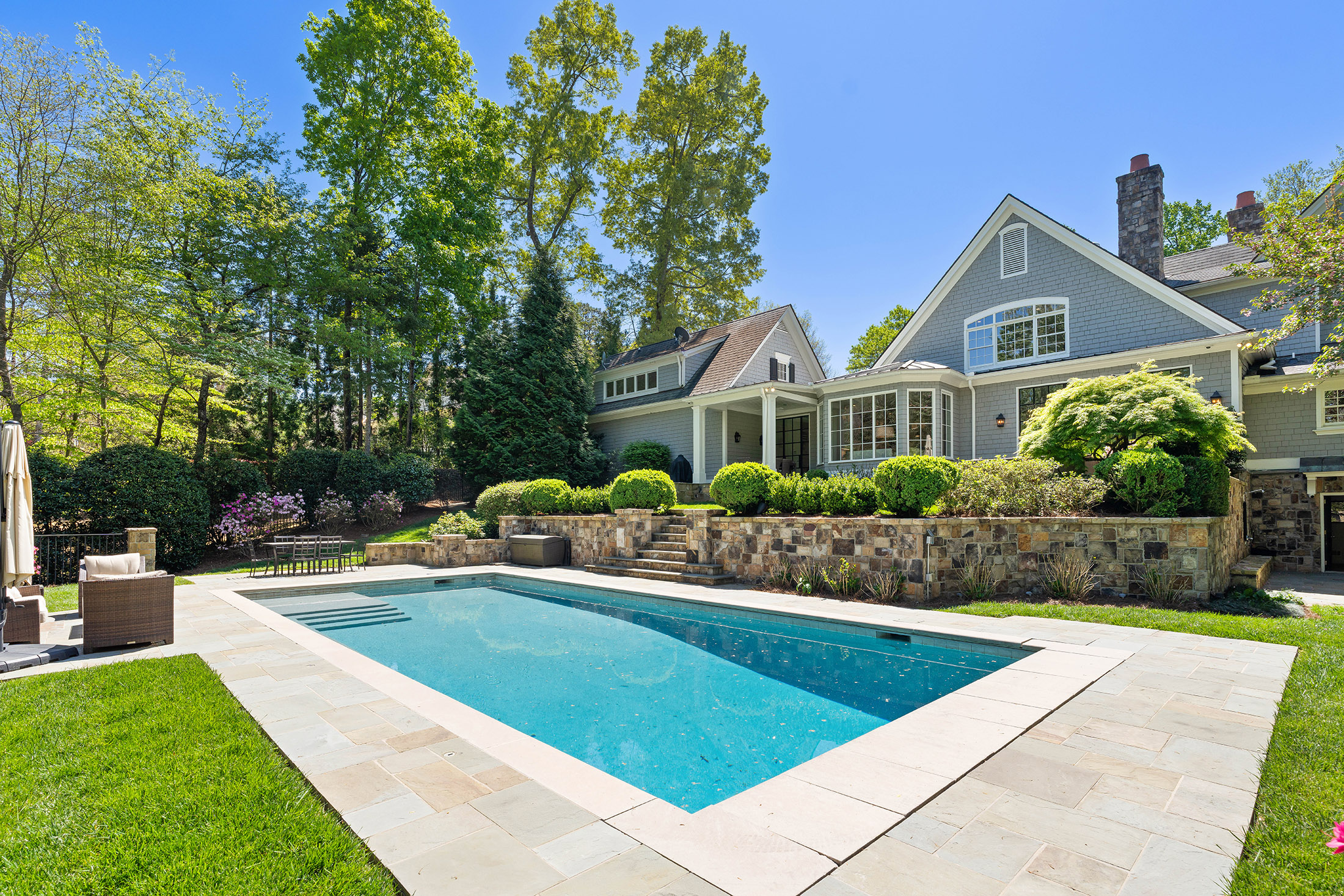  Stunning Estate with Pool Set on 1.3+/- Private Acres - 物件實景