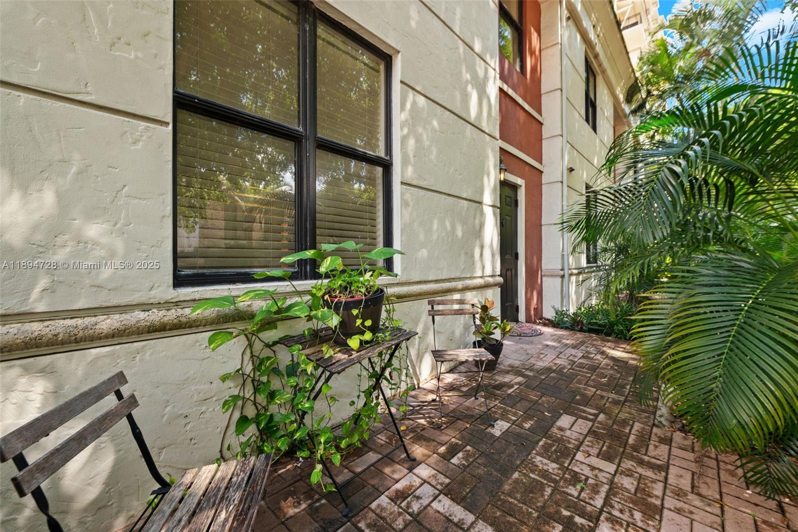 Coral Gables, Florida, 33134, United States, 1 Bedroom Bedrooms, ,2 BathroomsBathrooms,Residential,For Sale,1963892