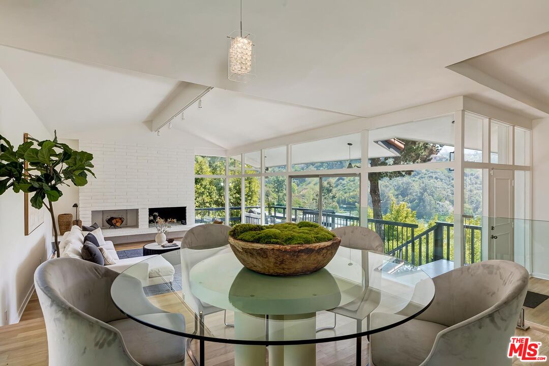 2275 Betty Ln, Beverly Hills, California, 90210, United States, 3 Bedrooms Bedrooms, ,3 BathroomsBathrooms,Residential,For Sale,2275 Betty Ln,1498020
