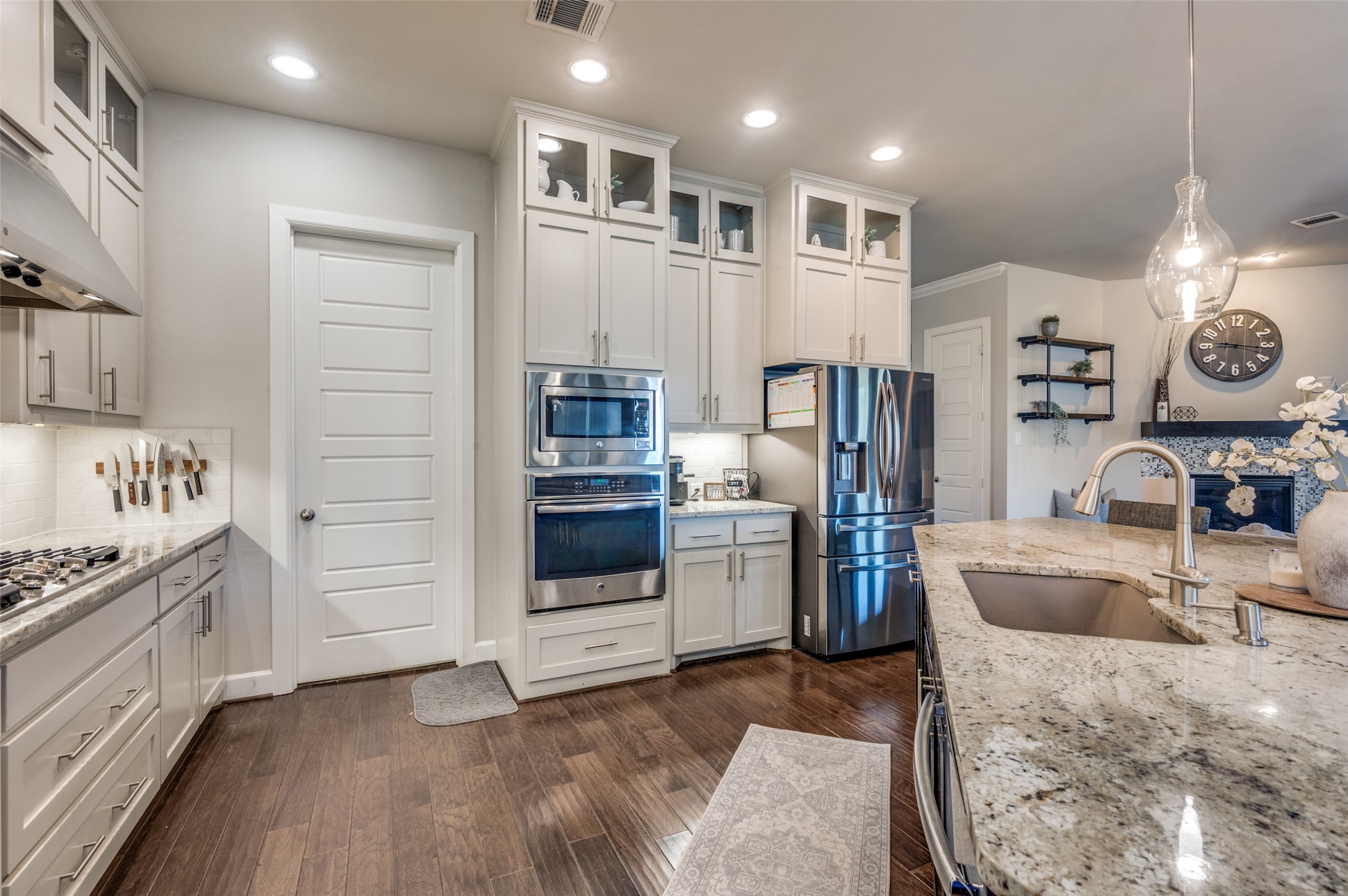 Arlington, Texas, 76005, United States, 4 Bedrooms Bedrooms, ,4 BathroomsBathrooms,Residential,For Sale,1857348