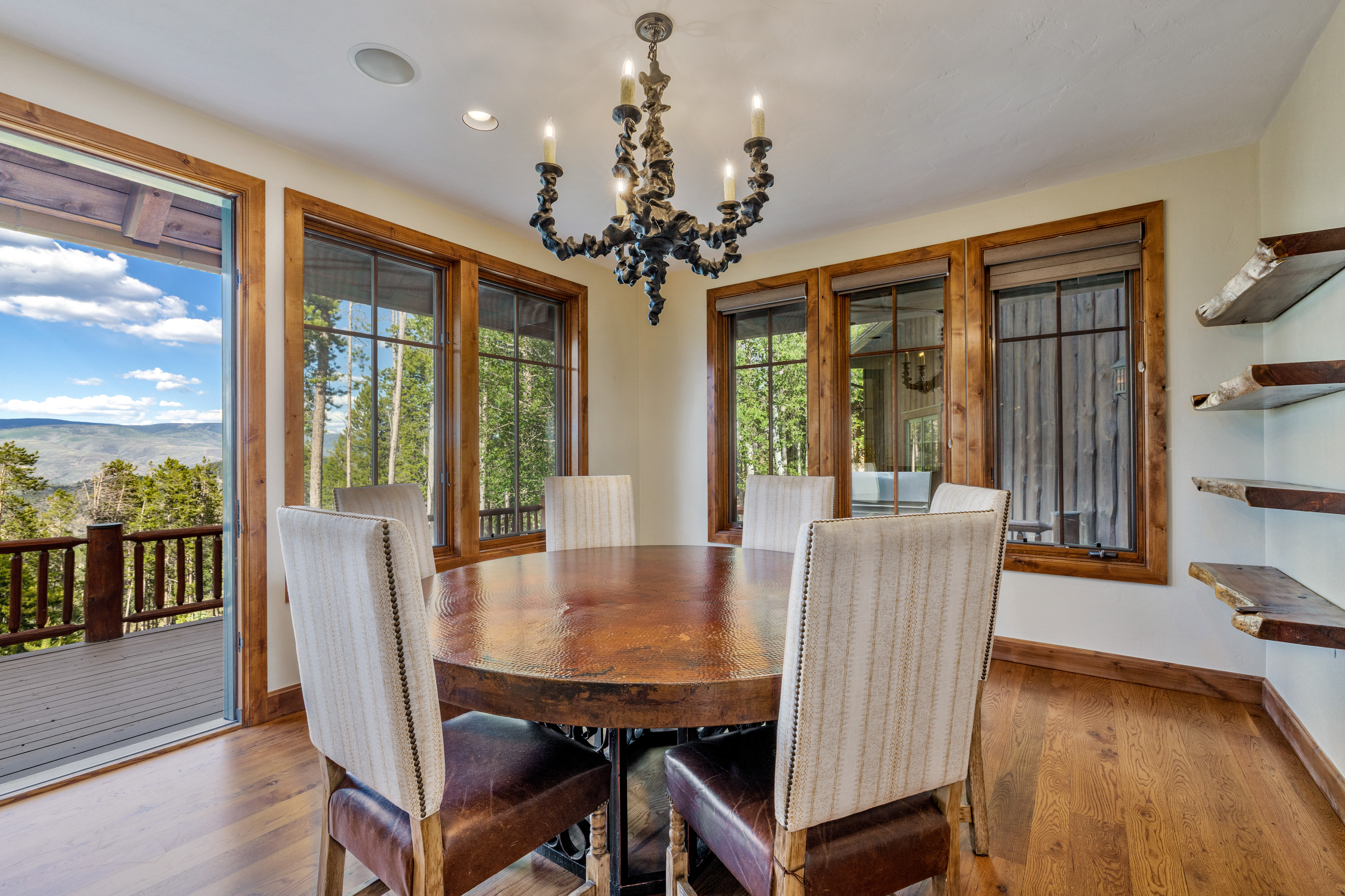  317 Elk Woods is the Kind of Mountain Estate that Earns its Setting - 物件實景