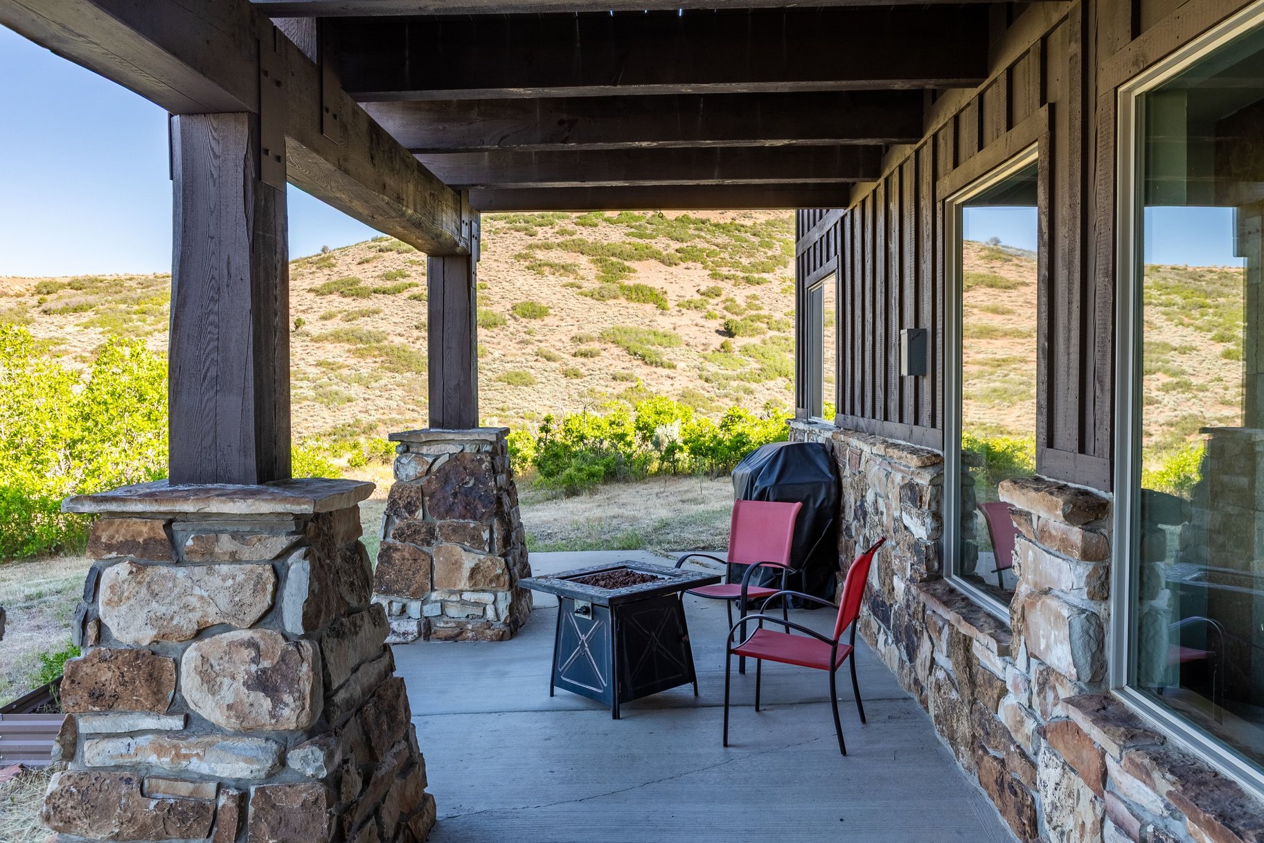  The Ultimate Multi-Generational Mountain Retreat Backing to 500 Acres of Open Sp - 物件實景