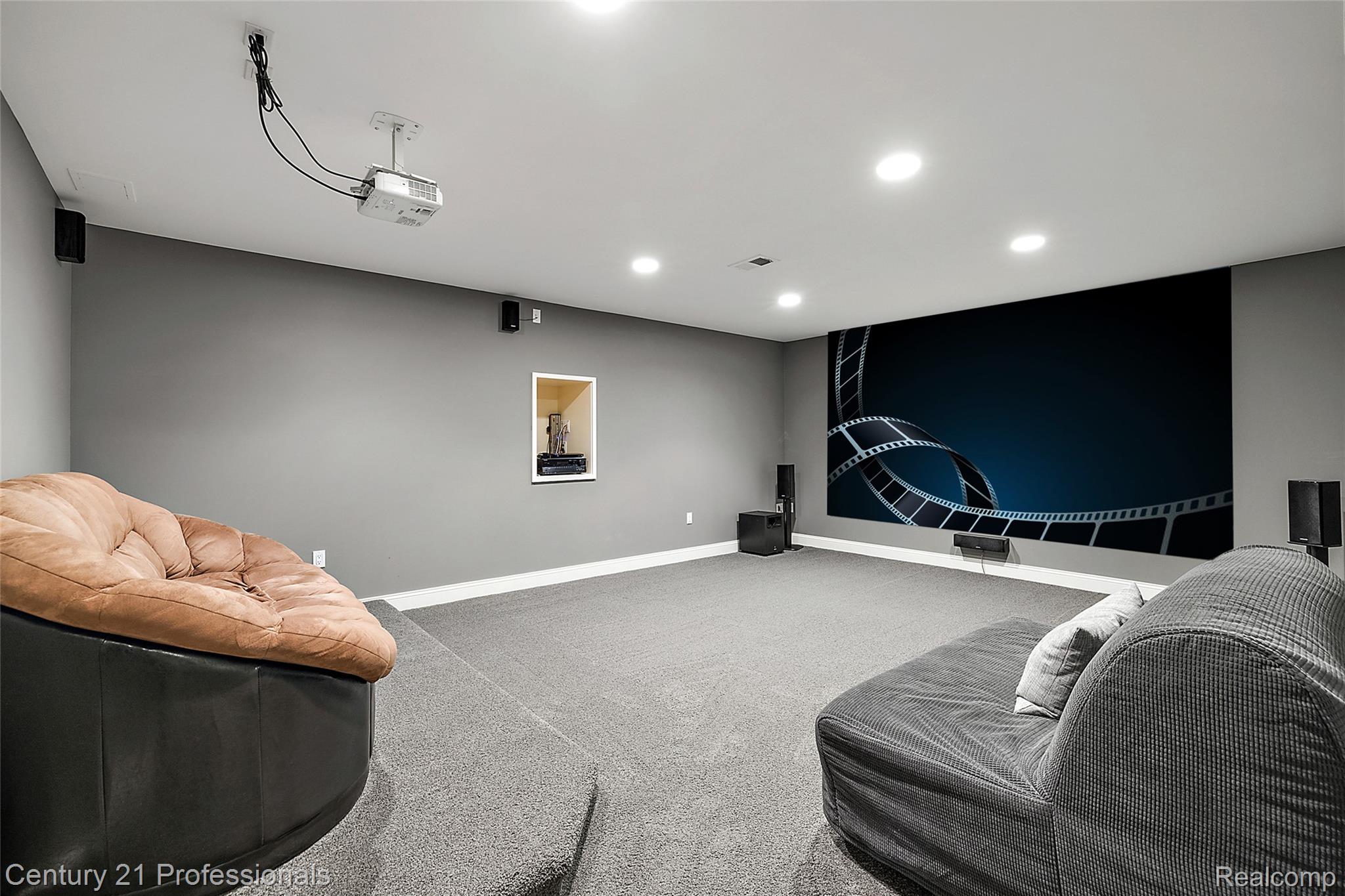 Oxford, Michigan, 48371, United States, 4 Bedrooms Bedrooms, ,4 BathroomsBathrooms,Residential,For Sale,1978317