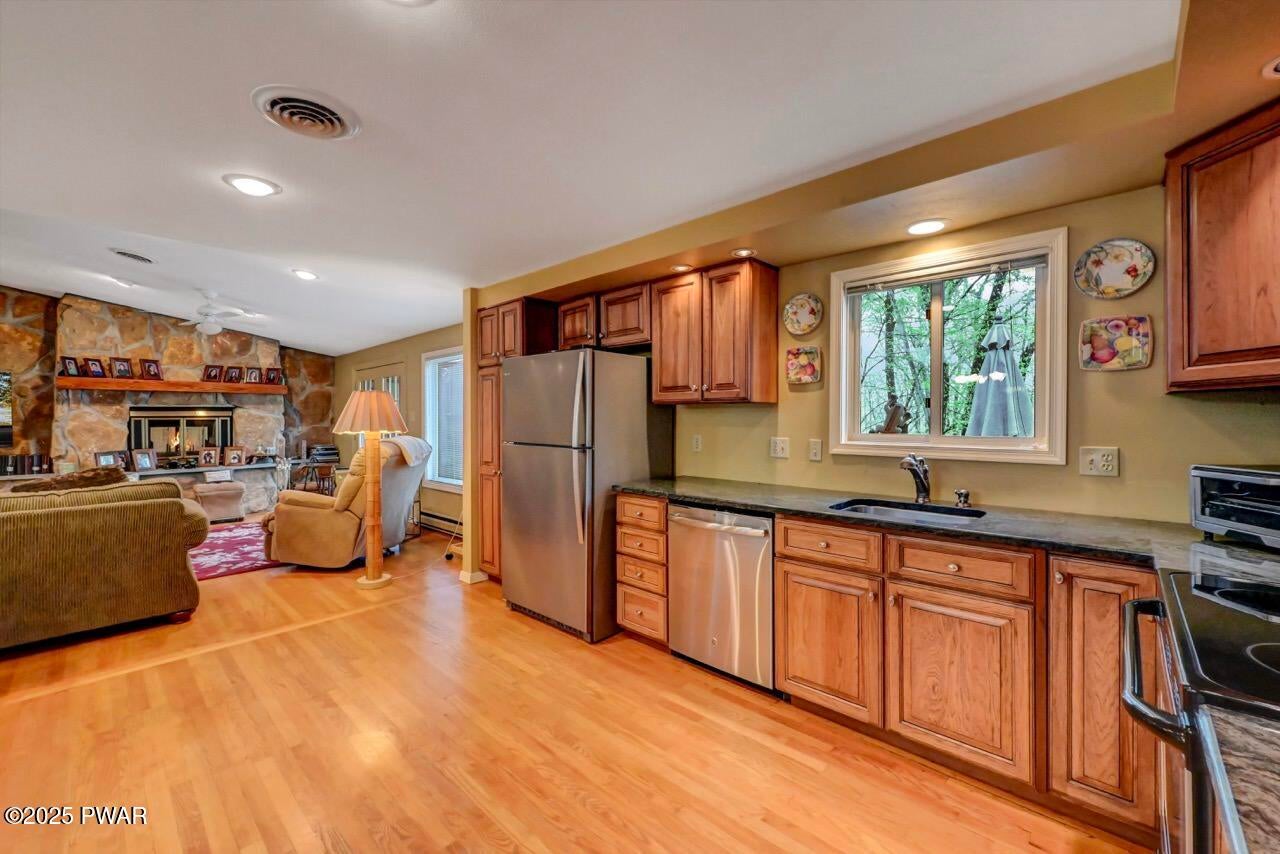 Lords Valley, Pennsylvania, 18428, United States, 5 Bedrooms Bedrooms, ,3 BathroomsBathrooms,Residential,For Sale,1977416