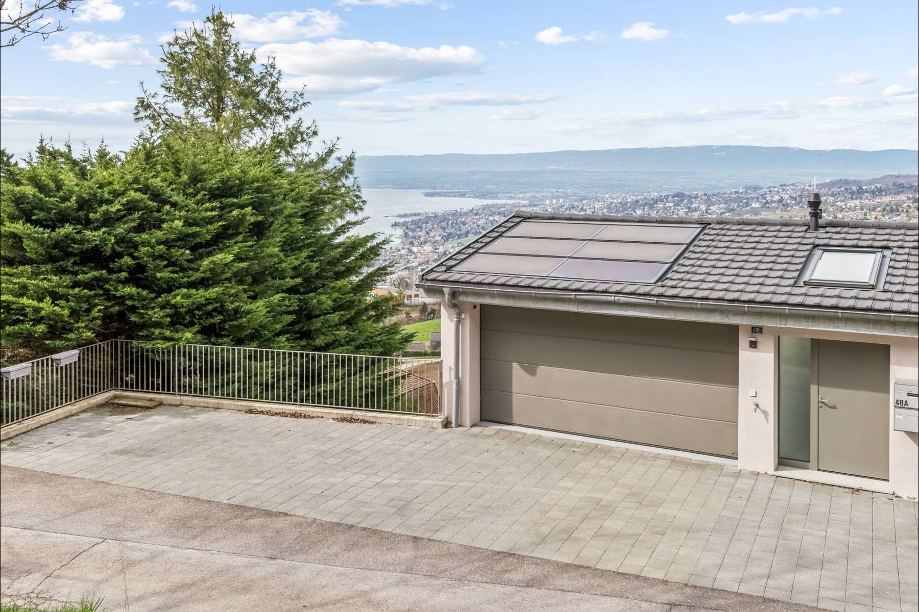  Between lake and vineyards: a modern villa with irresistible charm - 物件實景