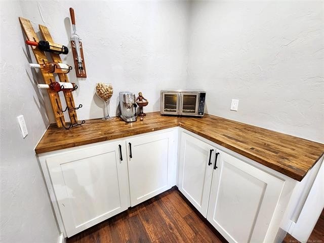 Tahlequah, Oklahoma, 74464, United States, 4 Bedrooms Bedrooms, ,4 BathroomsBathrooms,Residential,For Sale,1984008