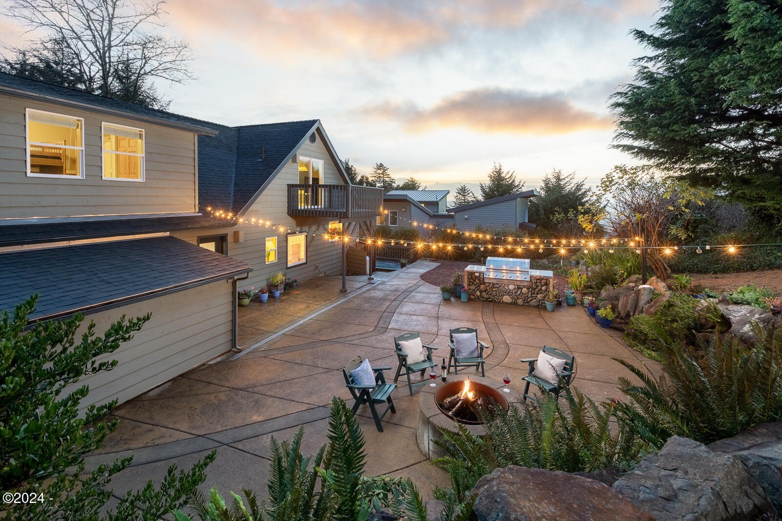 124 Sea Crest, Otter Rock, Oregon, 97369, United States, 4 Bedrooms Bedrooms, ,3 BathroomsBathrooms,Residential,For Sale,124 Sea Crest,1663553